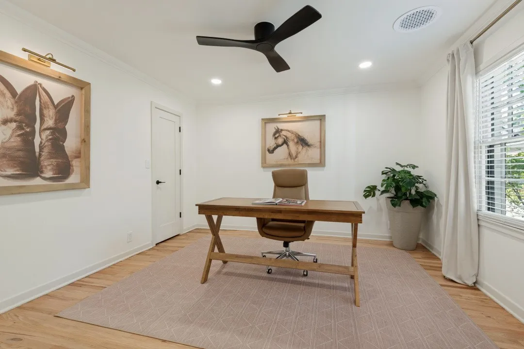 Single Family Residence For Sale in Tarrant County , 2013 Huntington Lane, Fort Worth, Texas 76110, 3 Bedroom, 2 Bathroom, 2 Garage spaces, 1,970 Sqft, built in 1953, mls#21397334, Real Estate Agent in Fort Worth, Homes For Sale in Tarrant county, Homes For Sale in Fort Worth, Realtor in Fort Worth Texas, Real Estate Brokerage Independent Realty Texas, Luminita Cordes Realtor