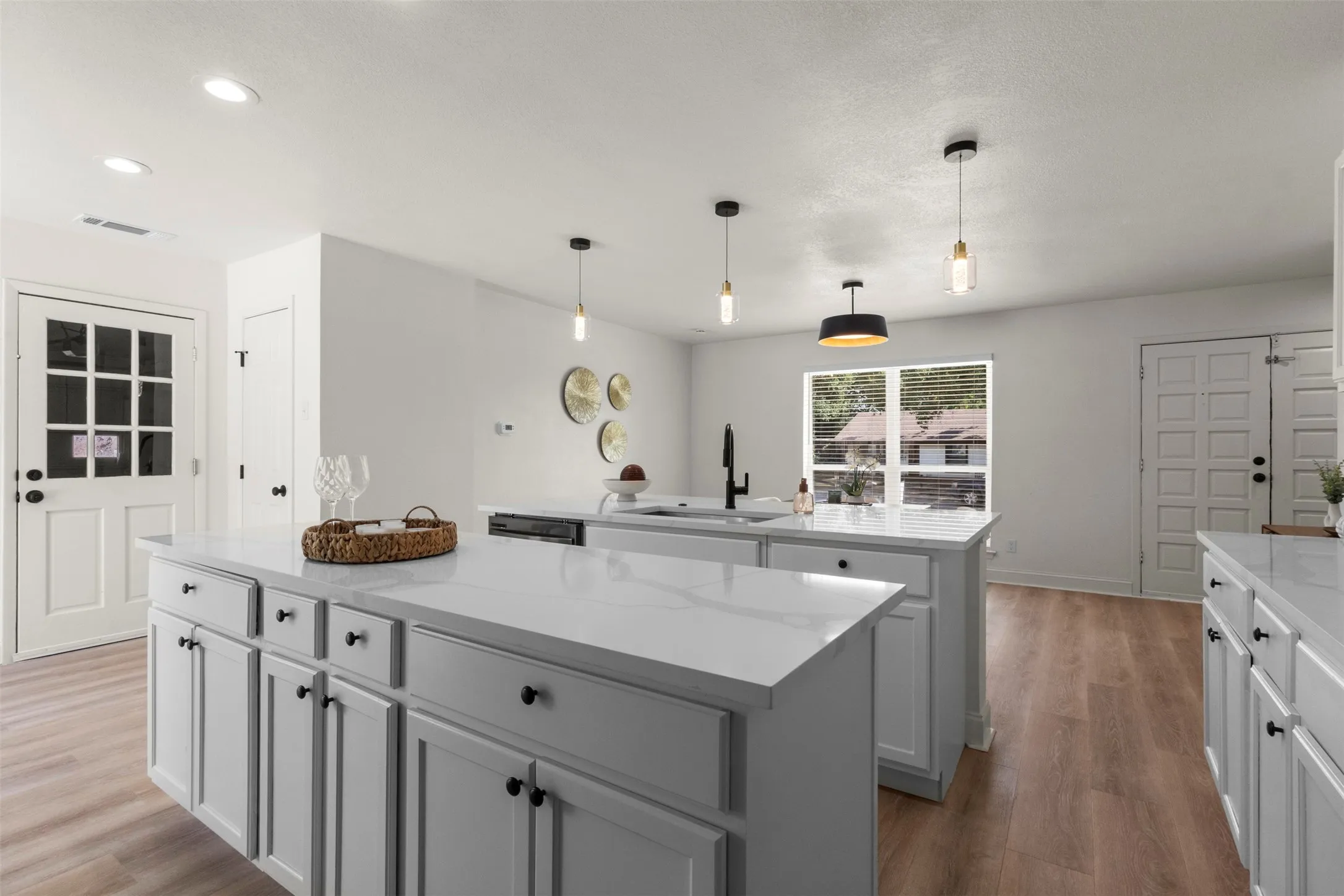 Single Family Residence For Sale in Dallas County , 2833 Cibola Drive, Irving, Texas 75062, 4 Bedroom, 3 Bathroom, 2 Garage spaces, 1,850 Sqft, built in 1968, mls#21396371, Real Estate Agent in Irving, Homes For Sale in Dallas county, Homes For Sale in Irving, Realtor in Irving Texas, Real Estate Brokerage Independent Realty Texas, Luminita Cordes Realtor