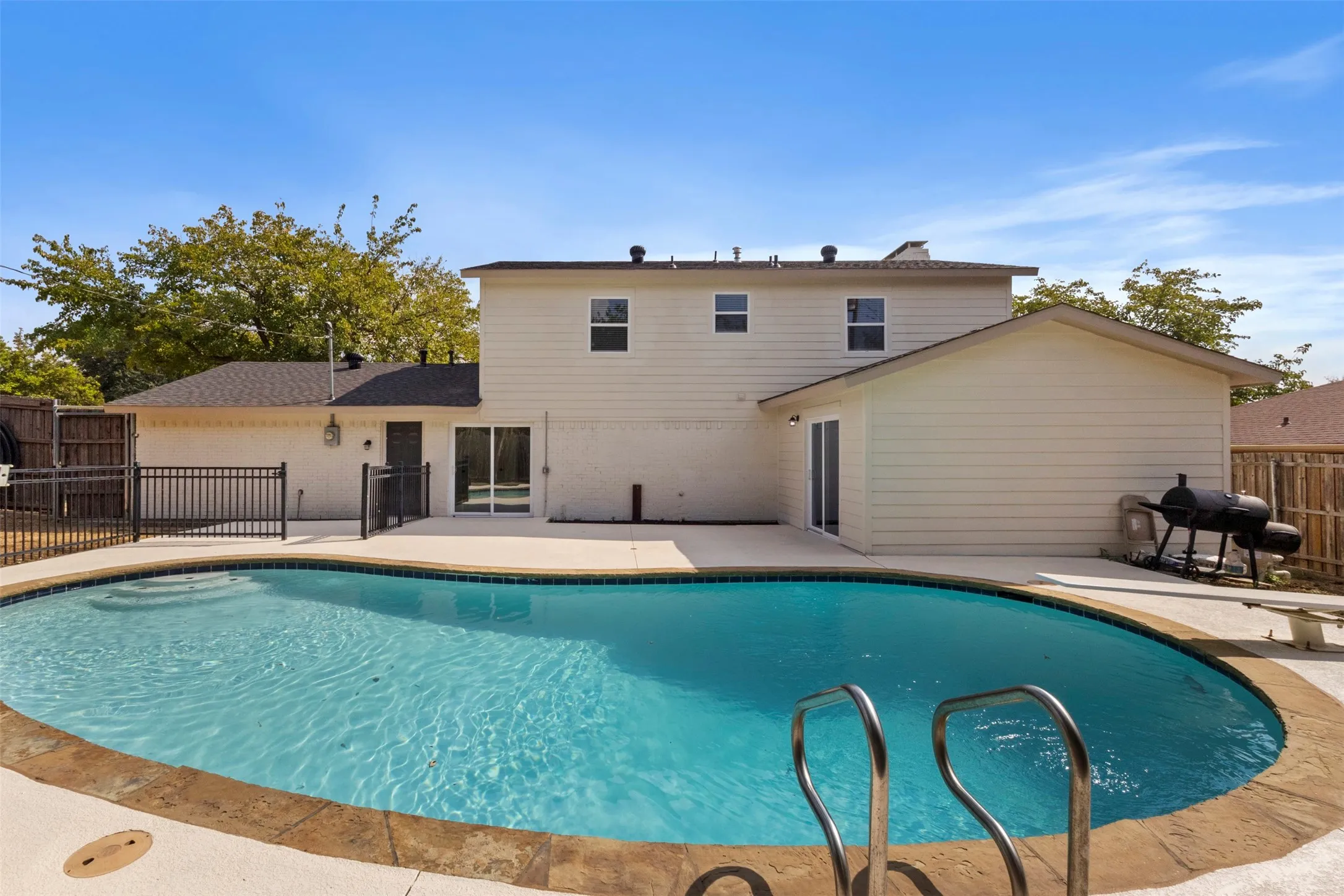Single Family Residence For Sale in Dallas County , 2833 Cibola Drive, Irving, Texas 75062, 4 Bedroom, 3 Bathroom, 2 Garage spaces, 1,850 Sqft, built in 1968, mls#21396371, Real Estate Agent in Irving, Homes For Sale in Dallas county, Homes For Sale in Irving, Realtor in Irving Texas, Real Estate Brokerage Independent Realty Texas, Luminita Cordes Realtor
