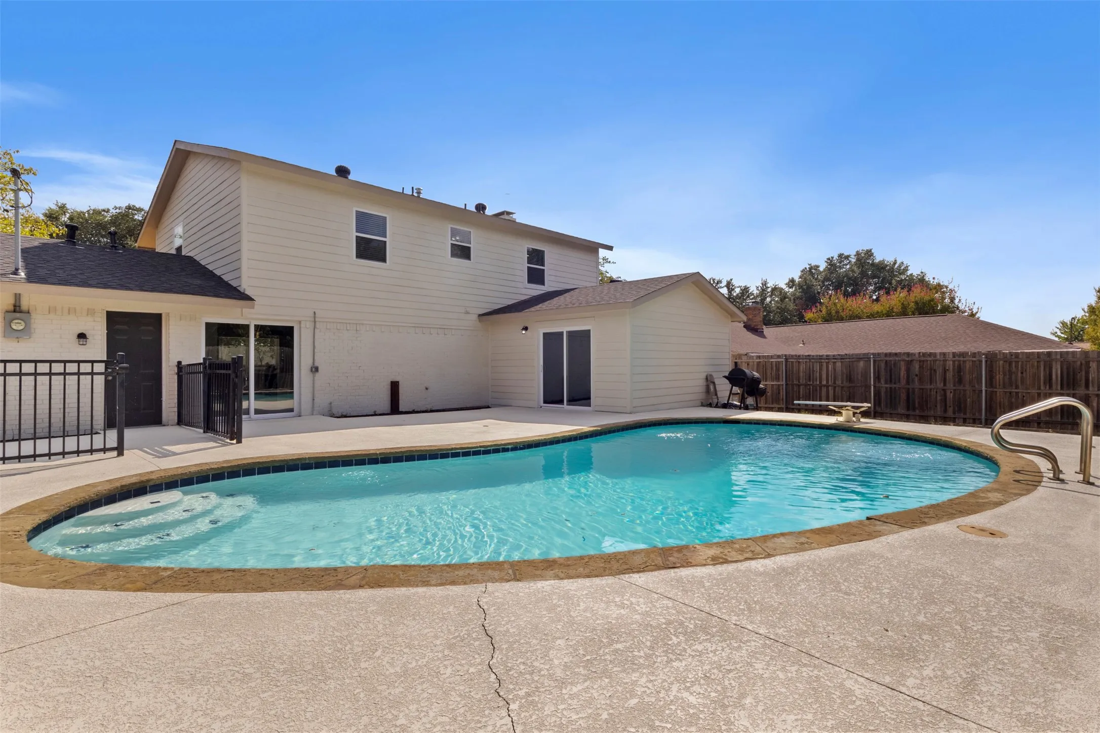 Single Family Residence For Sale in Dallas County , 2833 Cibola Drive, Irving, Texas 75062, 4 Bedroom, 3 Bathroom, 2 Garage spaces, 1,850 Sqft, built in 1968, mls#21396371, Real Estate Agent in Irving, Homes For Sale in Dallas county, Homes For Sale in Irving, Realtor in Irving Texas, Real Estate Brokerage Independent Realty Texas, Luminita Cordes Realtor