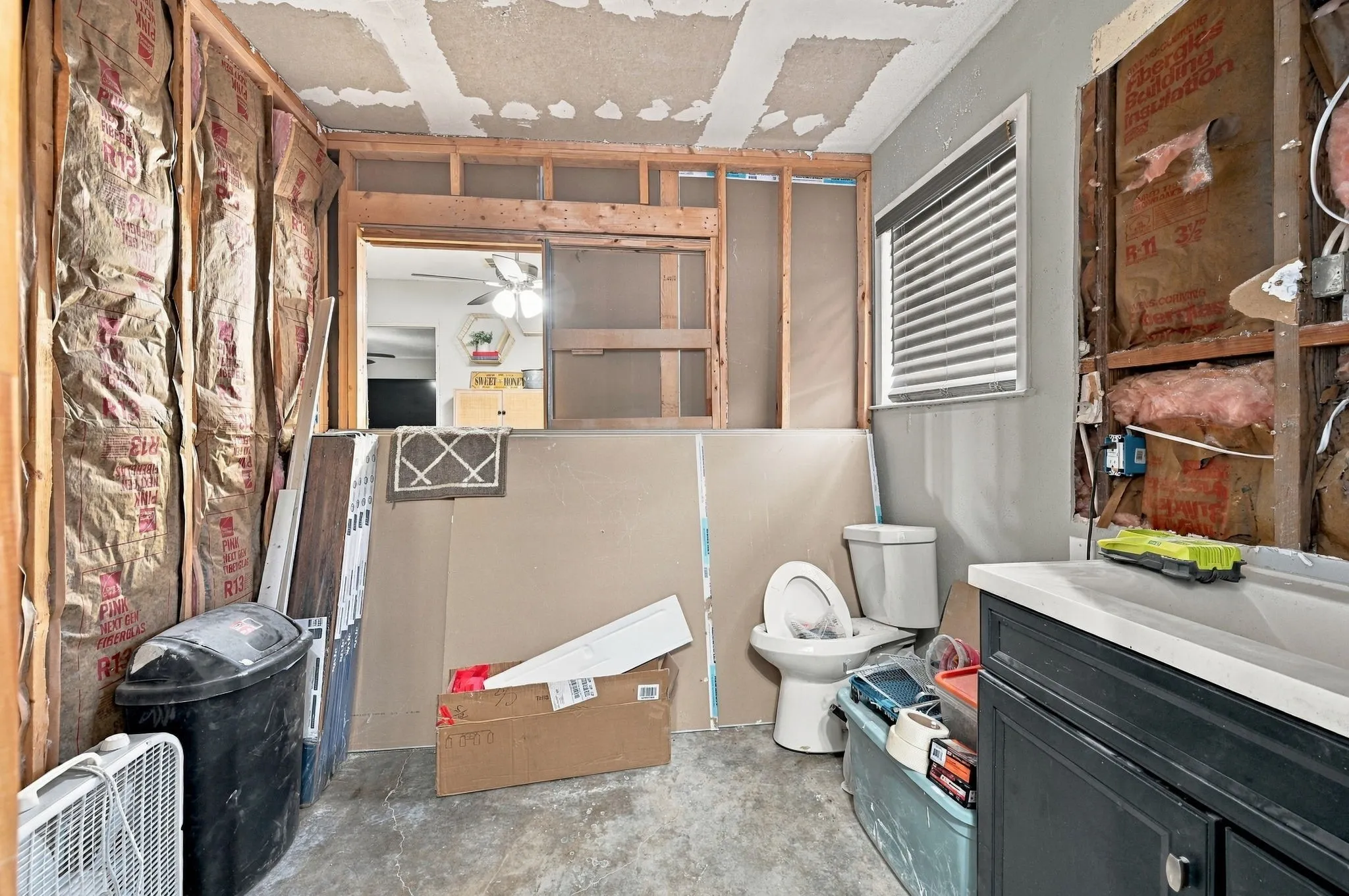 Single Family Residence For Sale in Hill County , 102 Creek Drive, Whitney, Texas 76692, 4 Bedroom, 1 Bathroom, Garage spaces, 1,523 Sqft, built in 0, mls#21395205, Real Estate Agent in Whitney, Homes For Sale in Hill county, Homes For Sale in Whitney, Realtor in Whitney Texas, Real Estate Brokerage Independent Realty Texas, Luminita Cordes Realtor