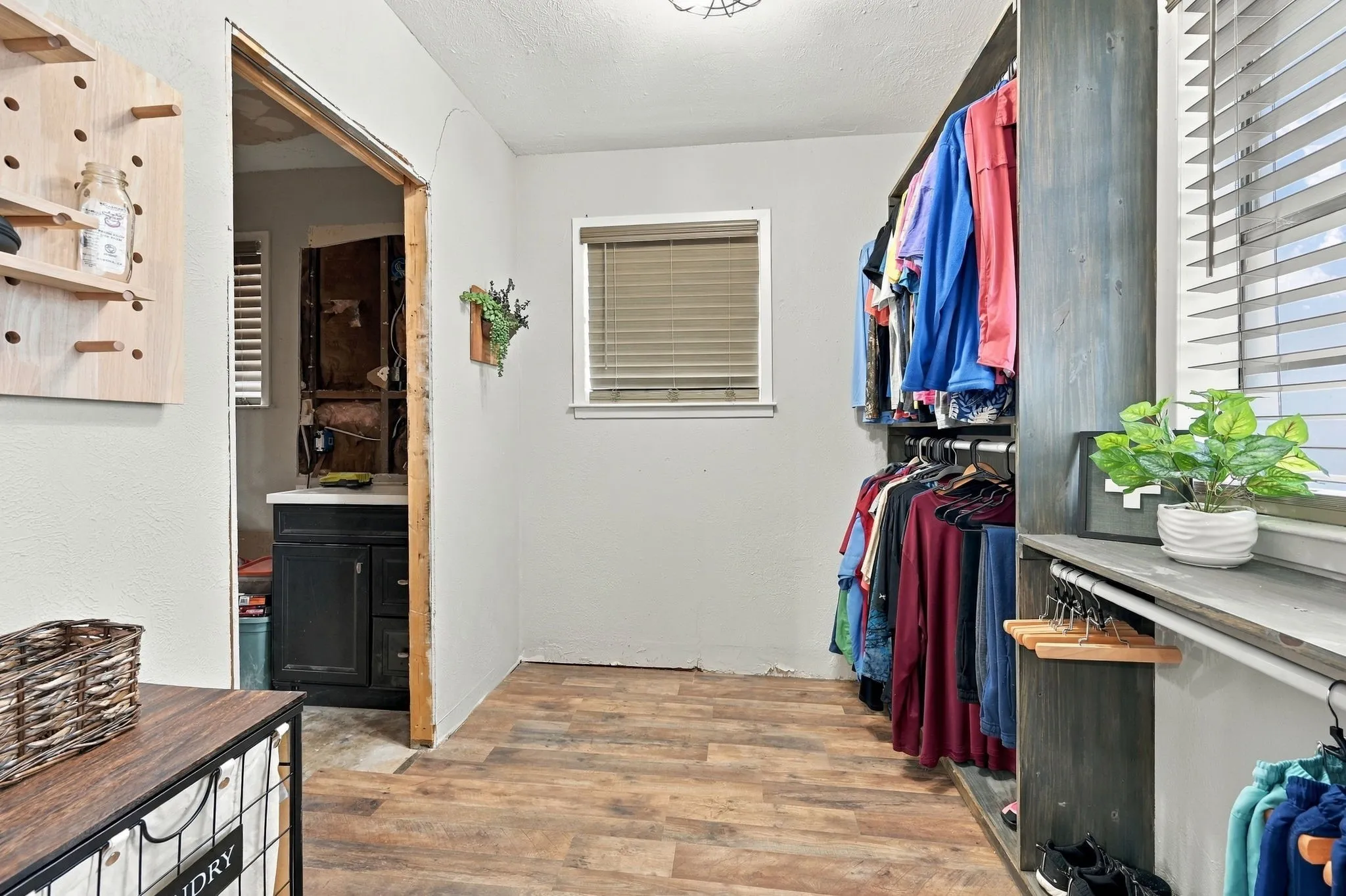 Single Family Residence For Sale in Hill County , 102 Creek Drive, Whitney, Texas 76692, 4 Bedroom, 1 Bathroom, Garage spaces, 1,523 Sqft, built in 0, mls#21395205, Real Estate Agent in Whitney, Homes For Sale in Hill county, Homes For Sale in Whitney, Realtor in Whitney Texas, Real Estate Brokerage Independent Realty Texas, Luminita Cordes Realtor
