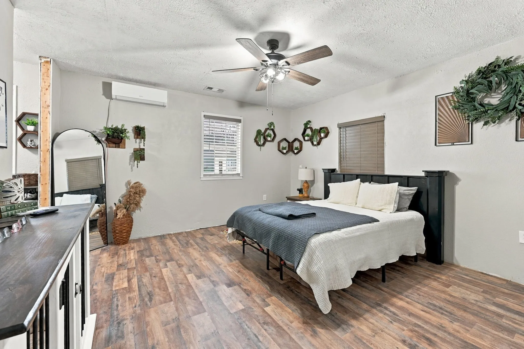 Single Family Residence For Sale in Hill County , 102 Creek Drive, Whitney, Texas 76692, 4 Bedroom, 1 Bathroom, Garage spaces, 1,523 Sqft, built in 0, mls#21395205, Real Estate Agent in Whitney, Homes For Sale in Hill county, Homes For Sale in Whitney, Realtor in Whitney Texas, Real Estate Brokerage Independent Realty Texas, Luminita Cordes Realtor
