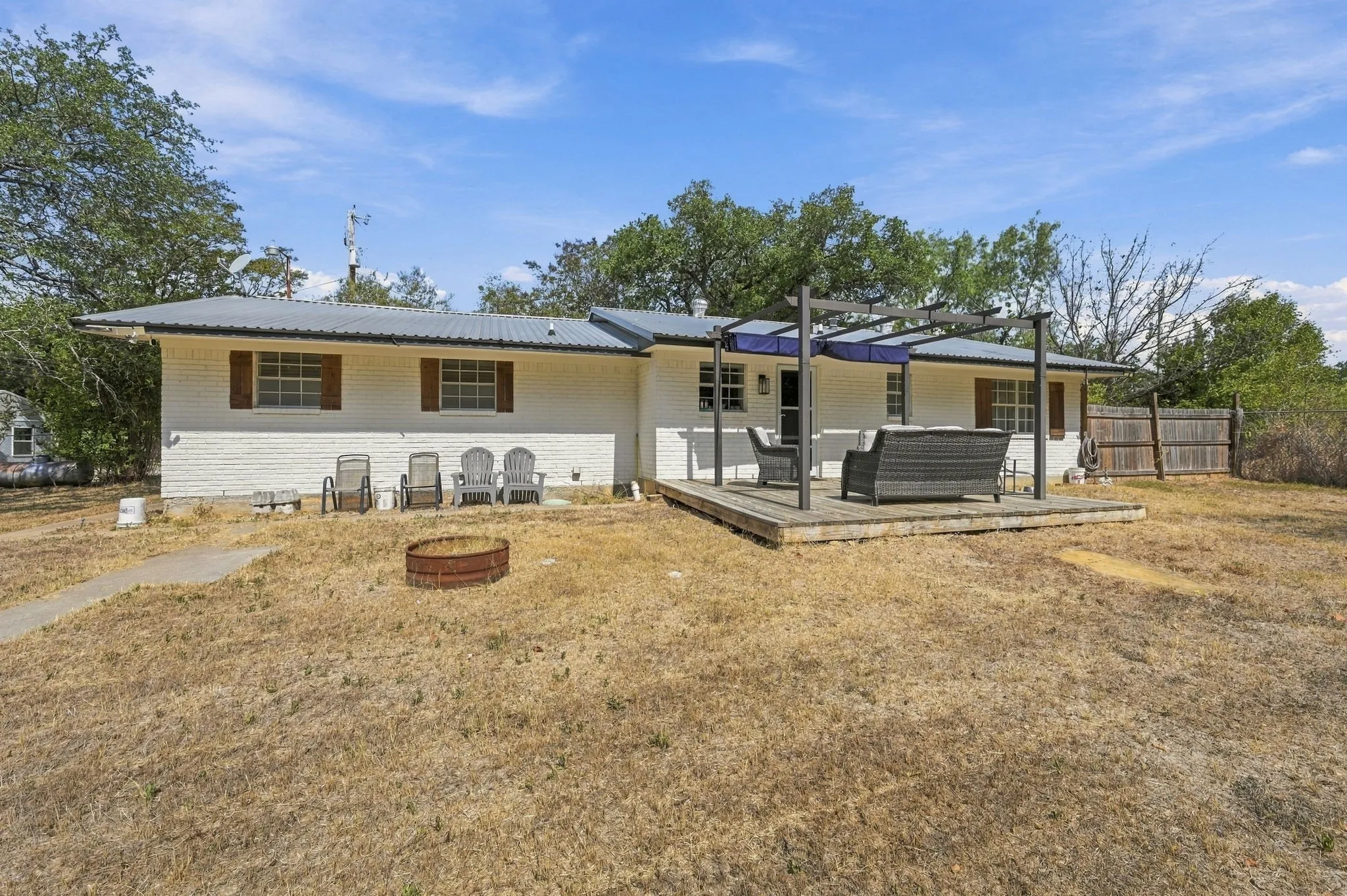 Single Family Residence For Sale in Hill County , 102 Creek Drive, Whitney, Texas 76692, 4 Bedroom, 1 Bathroom, Garage spaces, 1,523 Sqft, built in 0, mls#21395205, Real Estate Agent in Whitney, Homes For Sale in Hill county, Homes For Sale in Whitney, Realtor in Whitney Texas, Real Estate Brokerage Independent Realty Texas, Luminita Cordes Realtor