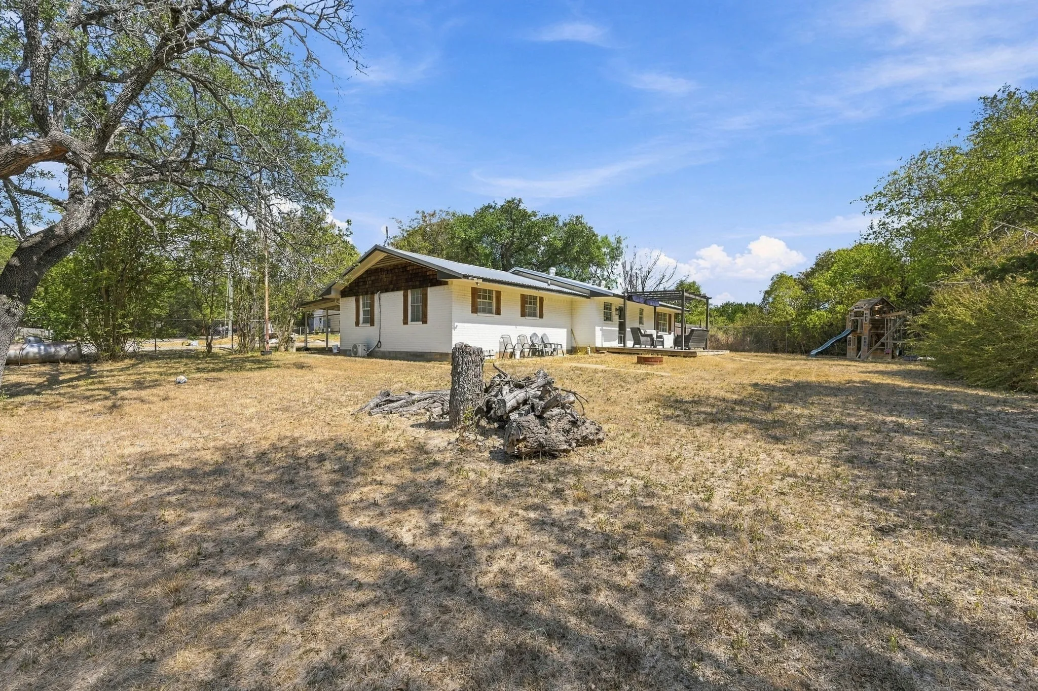 Single Family Residence For Sale in Hill County , 102 Creek Drive, Whitney, Texas 76692, 4 Bedroom, 1 Bathroom, Garage spaces, 1,523 Sqft, built in 0, mls#21395205, Real Estate Agent in Whitney, Homes For Sale in Hill county, Homes For Sale in Whitney, Realtor in Whitney Texas, Real Estate Brokerage Independent Realty Texas, Luminita Cordes Realtor
