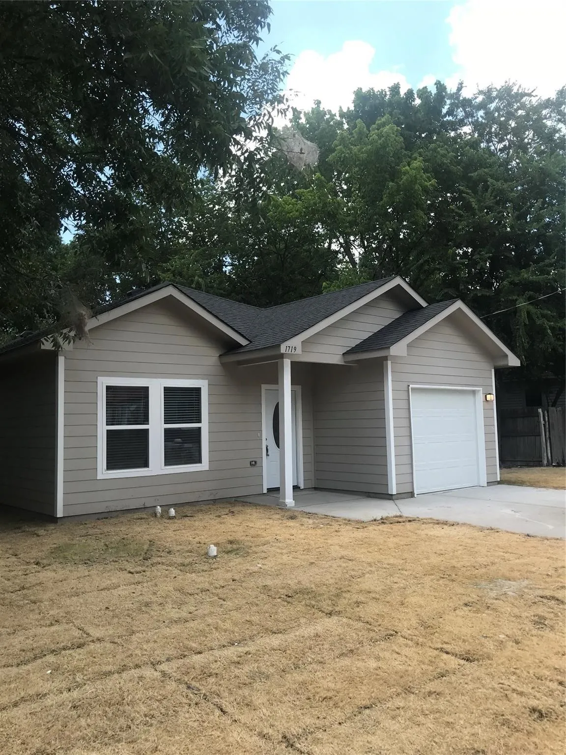 Single Family Residence For Rent in Hunt County , 1719 Park Street, Commerce, Texas 75428, 3 Bedroom, 2 Bathroom, 1 Garage spaces, 1,400 Sqft, built in 2020, mls#21397524, Real Estate Agent in Commerce, Homes For Rent in Hunt county, Homes For Rent in Commerce, Realtor in Commerce Texas, Real Estate Brokerage Independent Realty Texas, Luminita Cordes Realtor