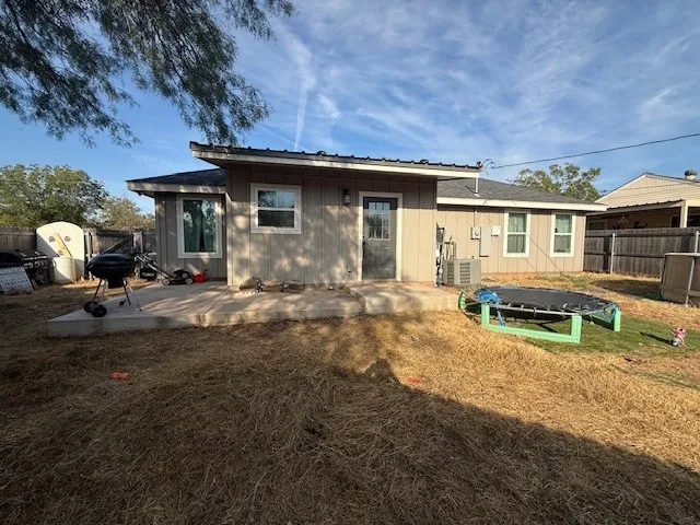 Single Family Residence For Rent in Taylor County , 1581 Oak Street, Abilene, Texas 79602, 3 Bedroom, 2 Bathroom, Garage spaces, 1,284 Sqft, built in 2022, mls#21397529, Real Estate Agent in Abilene, Homes For Rent in Taylor county, Homes For Rent in Abilene, Realtor in Abilene Texas, Real Estate Brokerage Independent Realty Texas, Luminita Cordes Realtor
