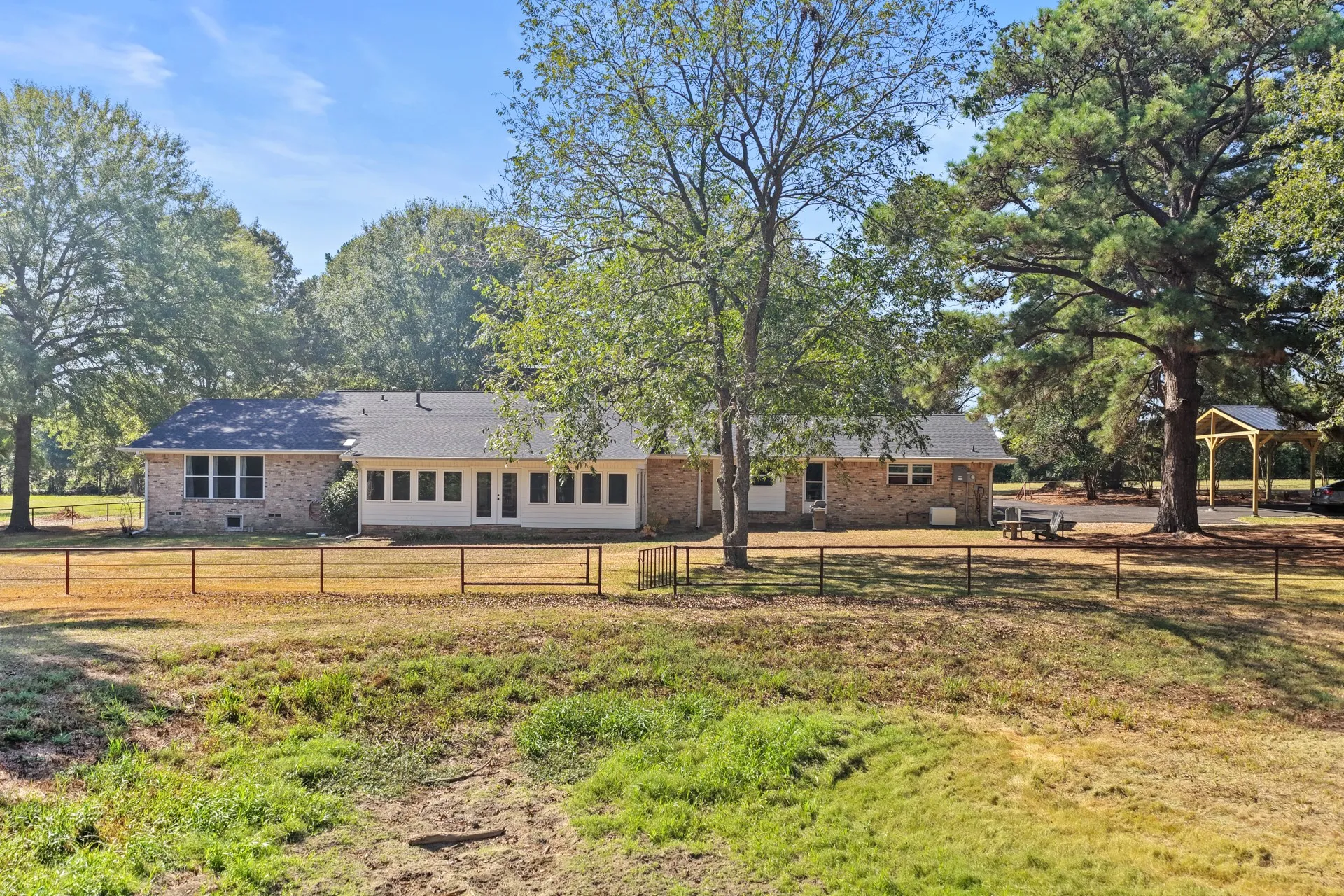 Farm For Sale in Camp County , 579 FM 1522, Pittsburg, Texas 75686, 4 Bedroom, 4 Bathroom, 2 Garage spaces, 2,849 Sqft, built in 1972, mls#21396295, Real Estate Agent in Pittsburg, Homes For Sale in Camp county, Homes For Sale in Pittsburg, Realtor in Pittsburg Texas, Real Estate Brokerage Independent Realty Texas, Luminita Cordes Realtor