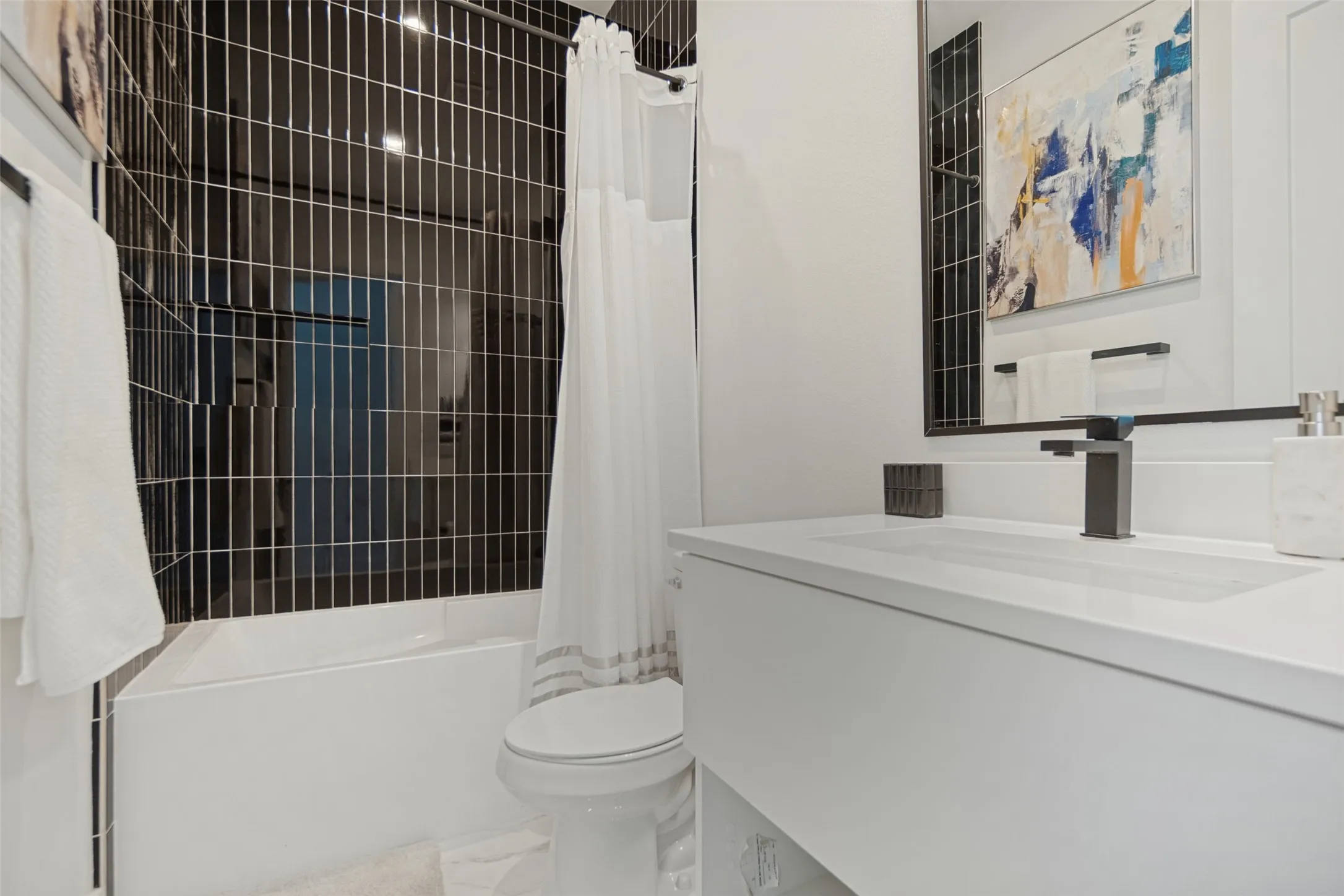 Townhouse For Sale in Dallas County , 4301 Bowser Avenue 104, Dallas, Texas 75219, 2 Bedroom, 3 Bathroom, 2 Garage spaces, 1,792 Sqft, built in 2021, mls#21397538, Real Estate Agent in Dallas, Homes For Sale in Dallas county, Homes For Sale in Dallas, Realtor in Dallas Texas, Real Estate Brokerage Independent Realty Texas, Luminita Cordes Realtor