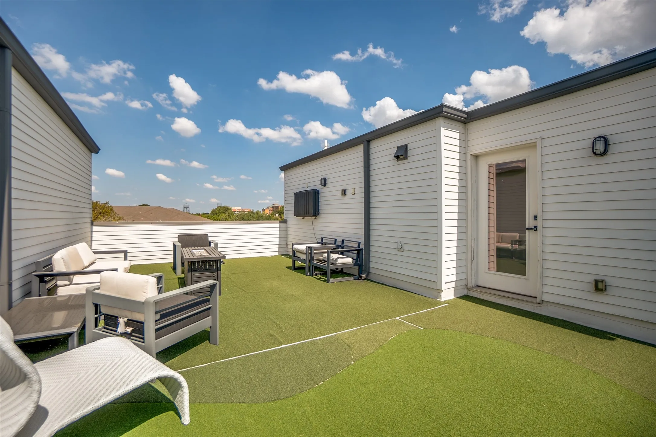 Townhouse For Sale in Dallas County , 4301 Bowser Avenue 104, Dallas, Texas 75219, 2 Bedroom, 3 Bathroom, 2 Garage spaces, 1,792 Sqft, built in 2021, mls#21397538, Real Estate Agent in Dallas, Homes For Sale in Dallas county, Homes For Sale in Dallas, Realtor in Dallas Texas, Real Estate Brokerage Independent Realty Texas, Luminita Cordes Realtor