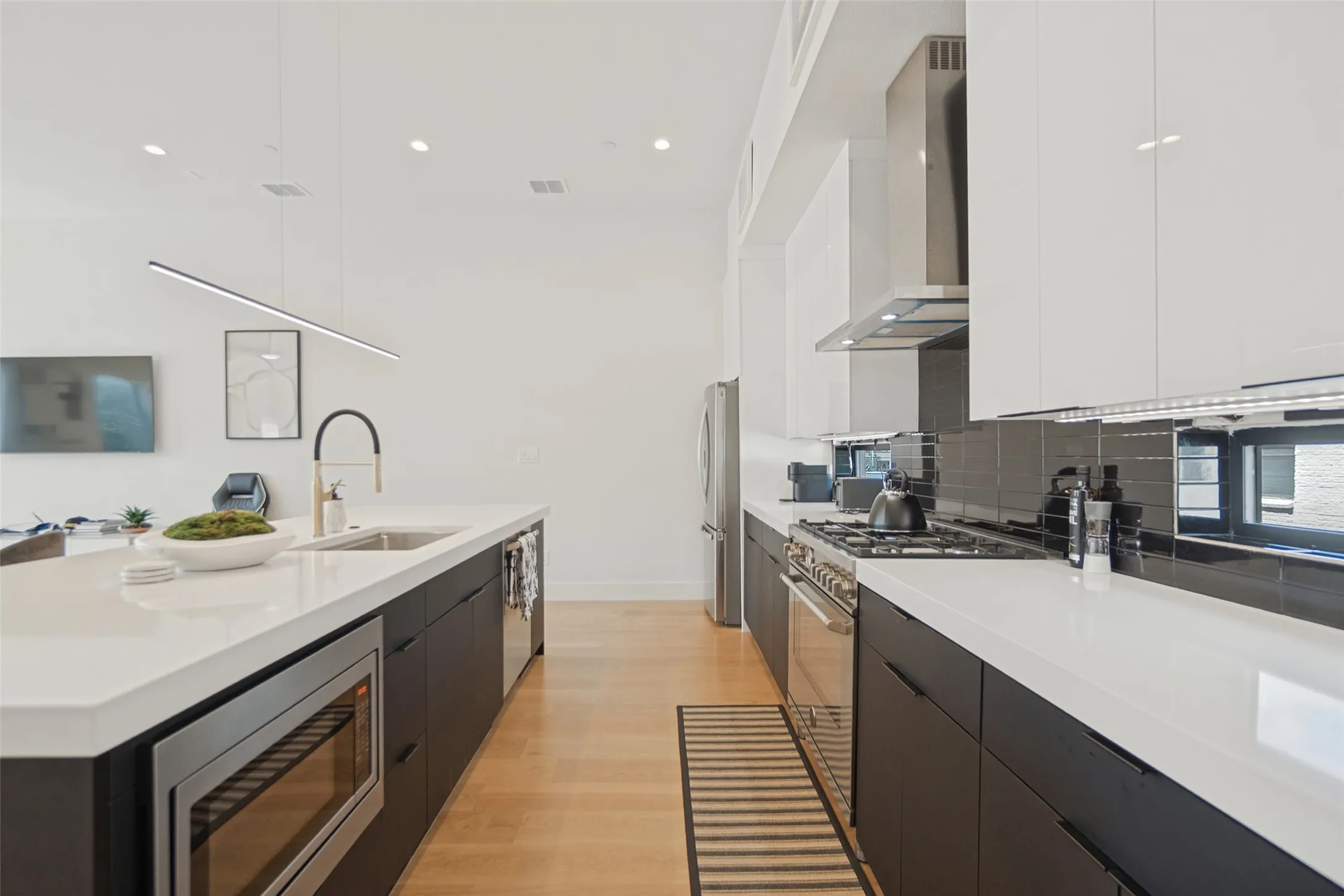 Townhouse For Sale in Dallas County , 4301 Bowser Avenue 104, Dallas, Texas 75219, 2 Bedroom, 3 Bathroom, 2 Garage spaces, 1,792 Sqft, built in 2021, mls#21397538, Real Estate Agent in Dallas, Homes For Sale in Dallas county, Homes For Sale in Dallas, Realtor in Dallas Texas, Real Estate Brokerage Independent Realty Texas, Luminita Cordes Realtor