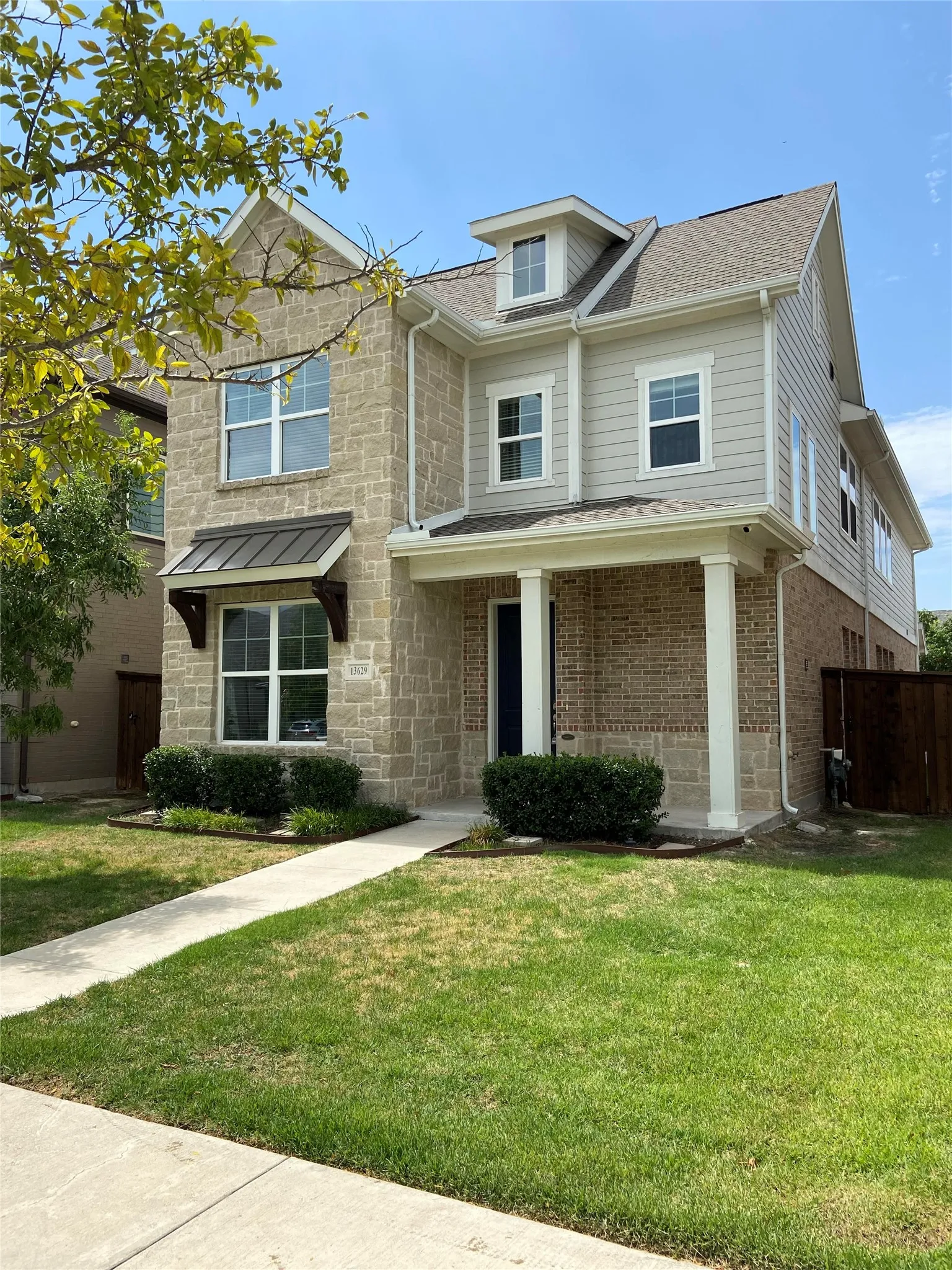 Single Family Residence For Rent in Parker County , 13629 Sweetwalk Place, Fort Worth, Texas 76008, 4 Bedroom, 3 Bathroom, 2 Garage spaces, 2,656 Sqft, built in 2018, mls#21397432, Real Estate Agent in Fort Worth, Homes For Rent in Parker county, Homes For Rent in Fort Worth, Realtor in Fort Worth Texas, Real Estate Brokerage Independent Realty Texas, Luminita Cordes Realtor
