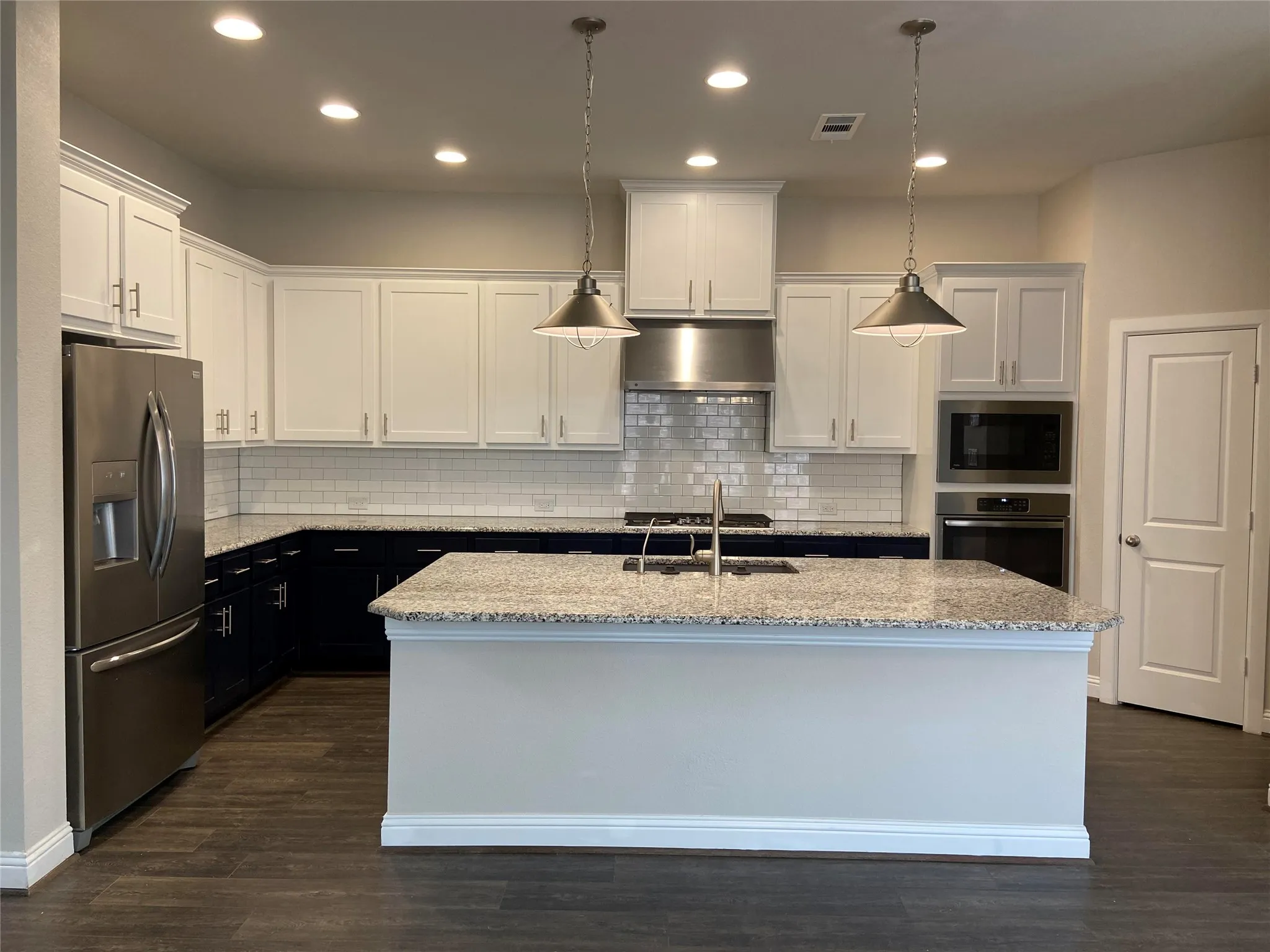 Single Family Residence For Rent in Parker County , 13629 Sweetwalk Place, Fort Worth, Texas 76008, 4 Bedroom, 3 Bathroom, 2 Garage spaces, 2,656 Sqft, built in 2018, mls#21397432, Real Estate Agent in Fort Worth, Homes For Rent in Parker county, Homes For Rent in Fort Worth, Realtor in Fort Worth Texas, Real Estate Brokerage Independent Realty Texas, Luminita Cordes Realtor