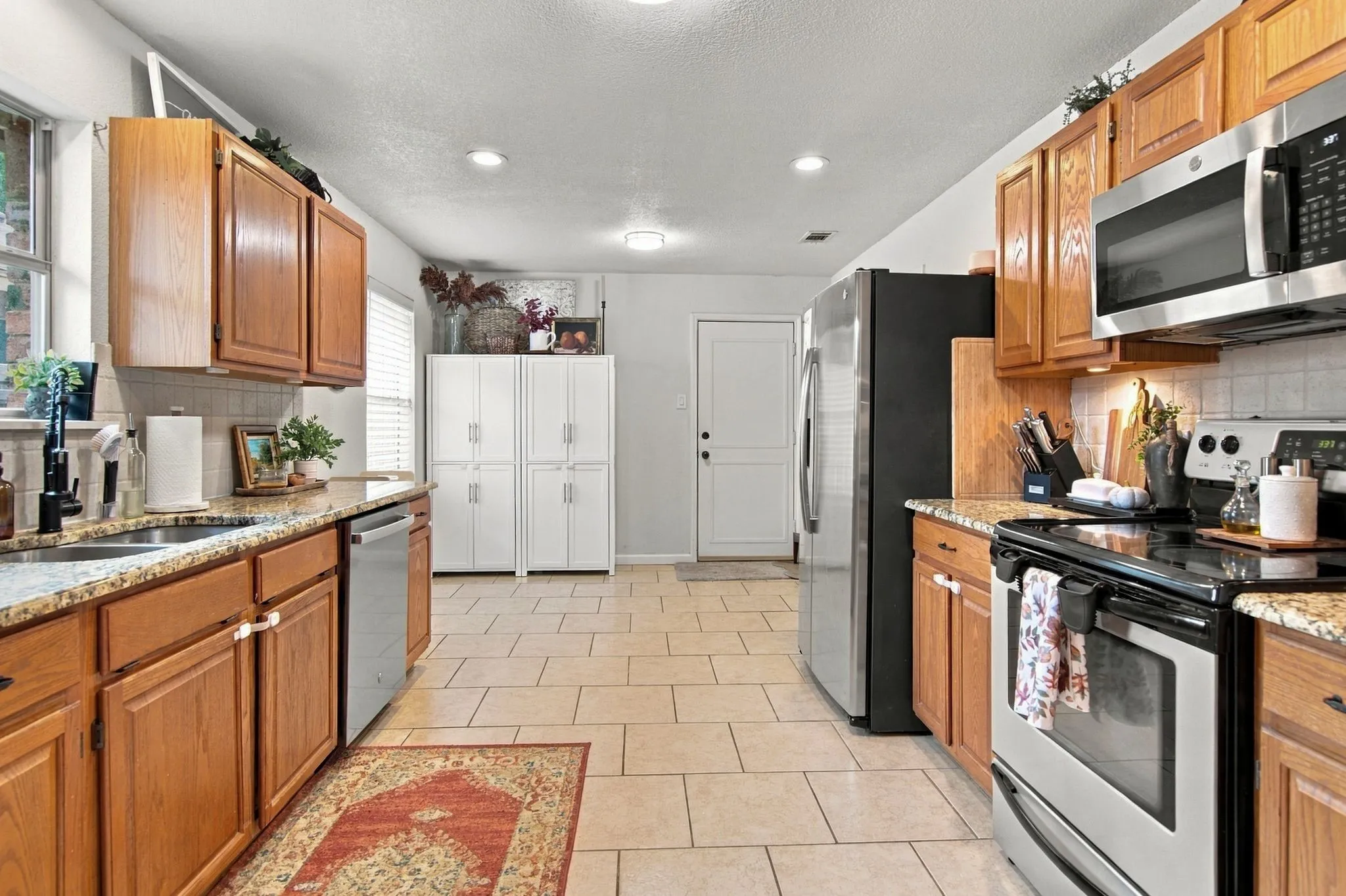 Single Family Residence For Sale in Tarrant County , 6832 Lyndale Drive, Watauga, Texas 76148, 3 Bedroom, 2 Bathroom, 2 Garage spaces, 1,807 Sqft, built in 1988, mls#21397541, Real Estate Agent in Watauga, Homes For Sale in Tarrant county, Homes For Sale in Watauga, Realtor in Watauga Texas, Real Estate Brokerage Independent Realty Texas, Luminita Cordes Realtor