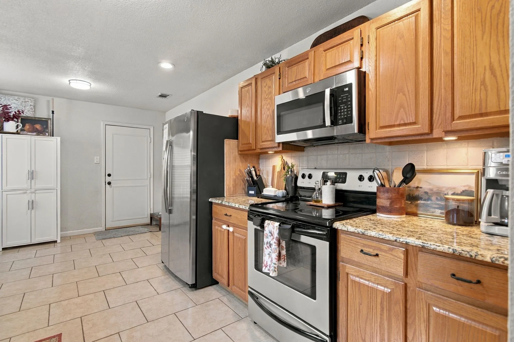 Single Family Residence For Sale in Tarrant County , 6832 Lyndale Drive, Watauga, Texas 76148, 3 Bedroom, 2 Bathroom, 2 Garage spaces, 1,807 Sqft, built in 1988, mls#21397541, Real Estate Agent in Watauga, Homes For Sale in Tarrant county, Homes For Sale in Watauga, Realtor in Watauga Texas, Real Estate Brokerage Independent Realty Texas, Luminita Cordes Realtor