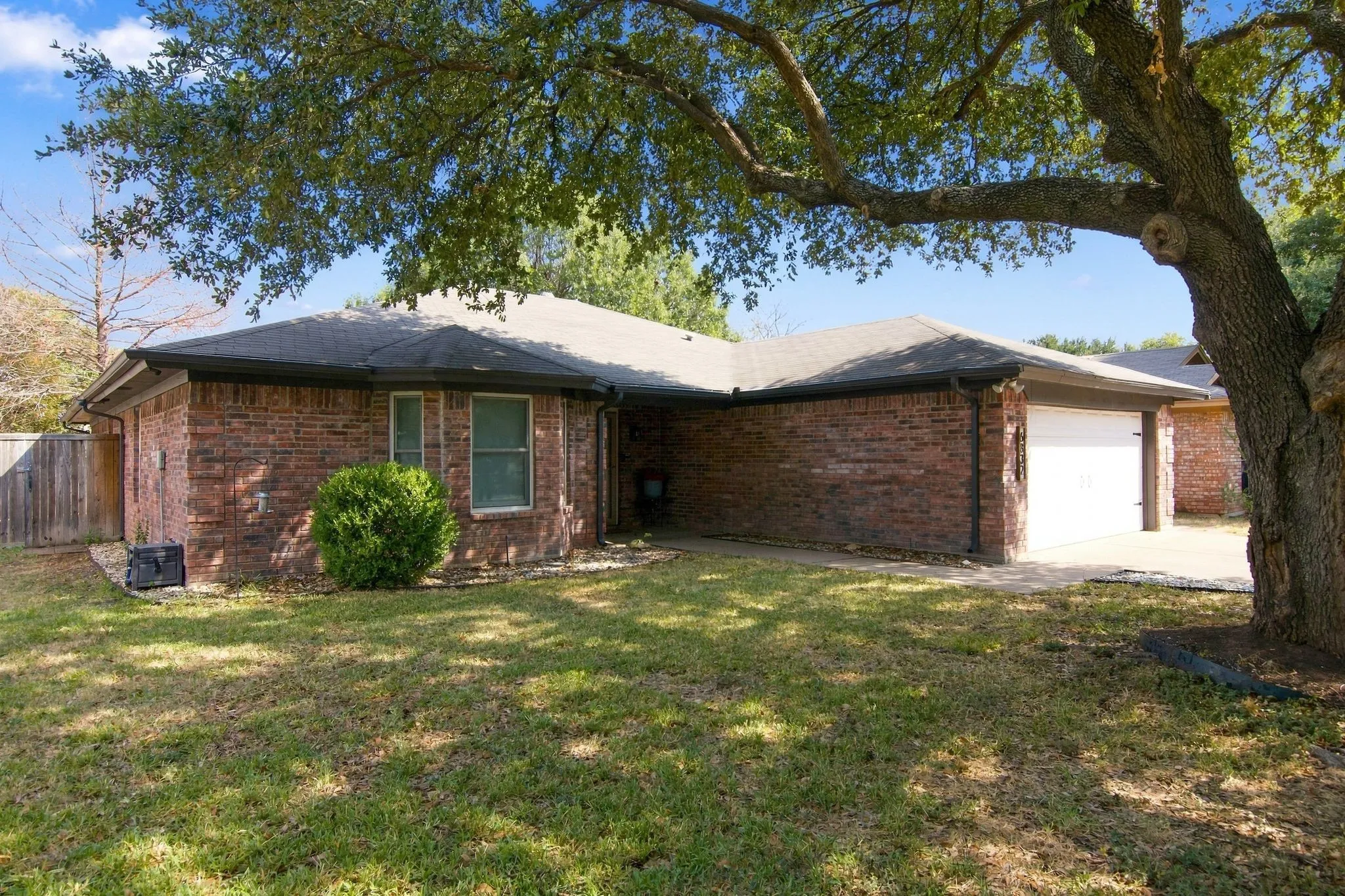 Single Family Residence For Sale in Tarrant County , 6832 Lyndale Drive, Watauga, Texas 76148, 3 Bedroom, 2 Bathroom, 2 Garage spaces, 1,807 Sqft, built in 1988, mls#21397541, Real Estate Agent in Watauga, Homes For Sale in Tarrant county, Homes For Sale in Watauga, Realtor in Watauga Texas, Real Estate Brokerage Independent Realty Texas, Luminita Cordes Realtor