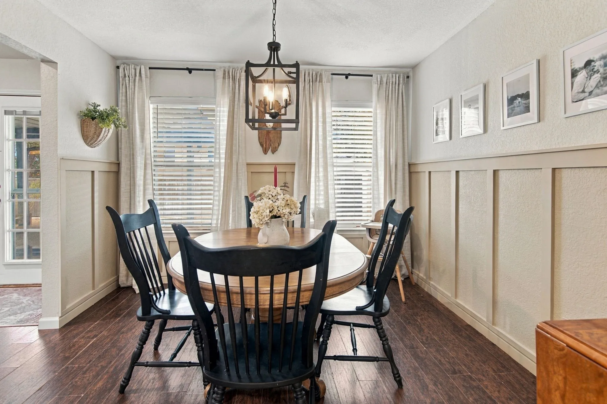 Single Family Residence For Sale in Tarrant County , 6832 Lyndale Drive, Watauga, Texas 76148, 3 Bedroom, 2 Bathroom, 2 Garage spaces, 1,807 Sqft, built in 1988, mls#21397541, Real Estate Agent in Watauga, Homes For Sale in Tarrant county, Homes For Sale in Watauga, Realtor in Watauga Texas, Real Estate Brokerage Independent Realty Texas, Luminita Cordes Realtor