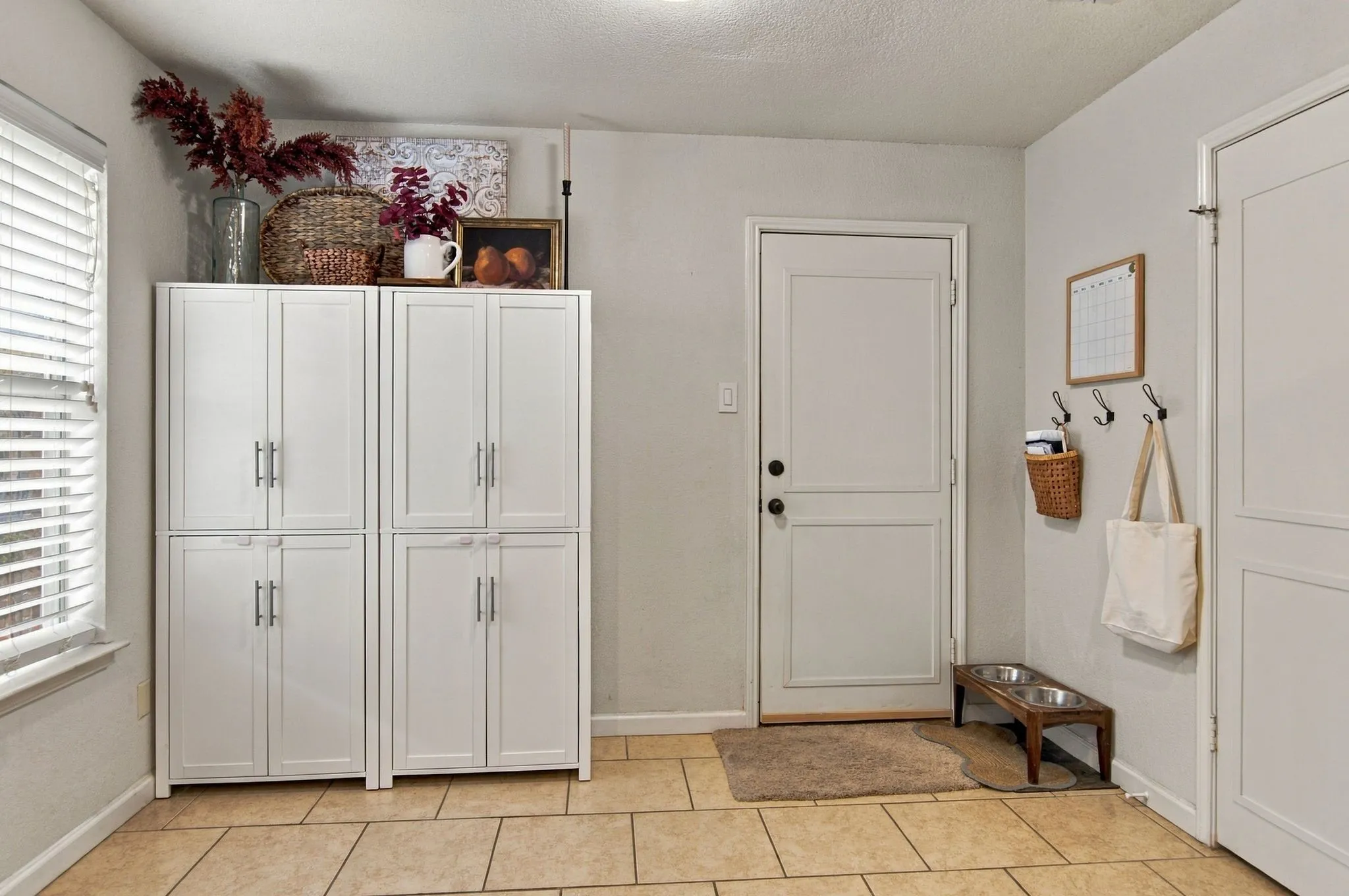 Single Family Residence For Sale in Tarrant County , 6832 Lyndale Drive, Watauga, Texas 76148, 3 Bedroom, 2 Bathroom, 2 Garage spaces, 1,807 Sqft, built in 1988, mls#21397541, Real Estate Agent in Watauga, Homes For Sale in Tarrant county, Homes For Sale in Watauga, Realtor in Watauga Texas, Real Estate Brokerage Independent Realty Texas, Luminita Cordes Realtor