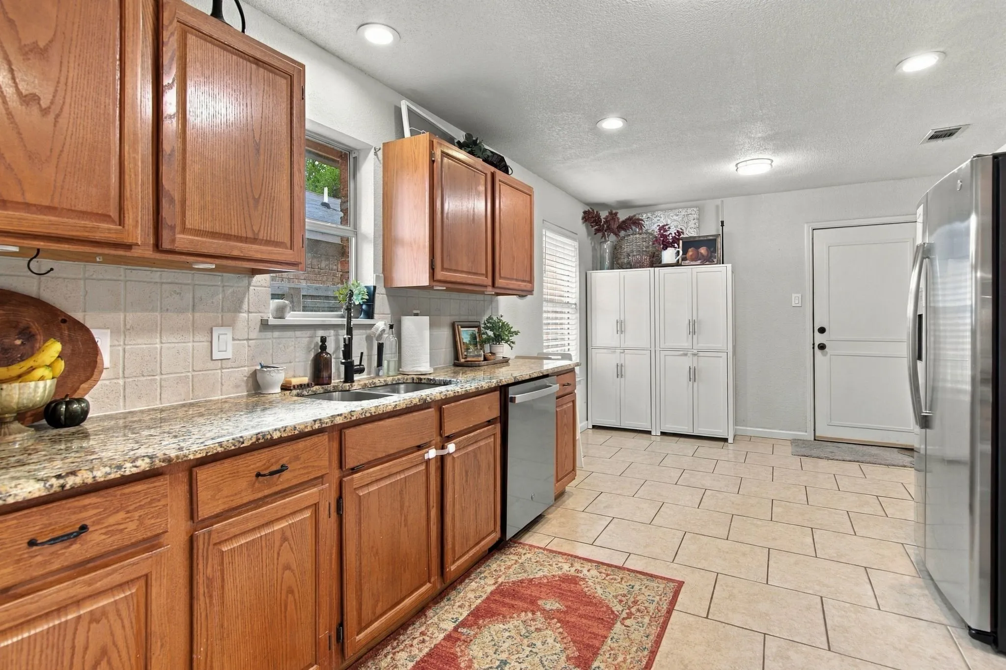 Single Family Residence For Sale in Tarrant County , 6832 Lyndale Drive, Watauga, Texas 76148, 3 Bedroom, 2 Bathroom, 2 Garage spaces, 1,807 Sqft, built in 1988, mls#21397541, Real Estate Agent in Watauga, Homes For Sale in Tarrant county, Homes For Sale in Watauga, Realtor in Watauga Texas, Real Estate Brokerage Independent Realty Texas, Luminita Cordes Realtor
