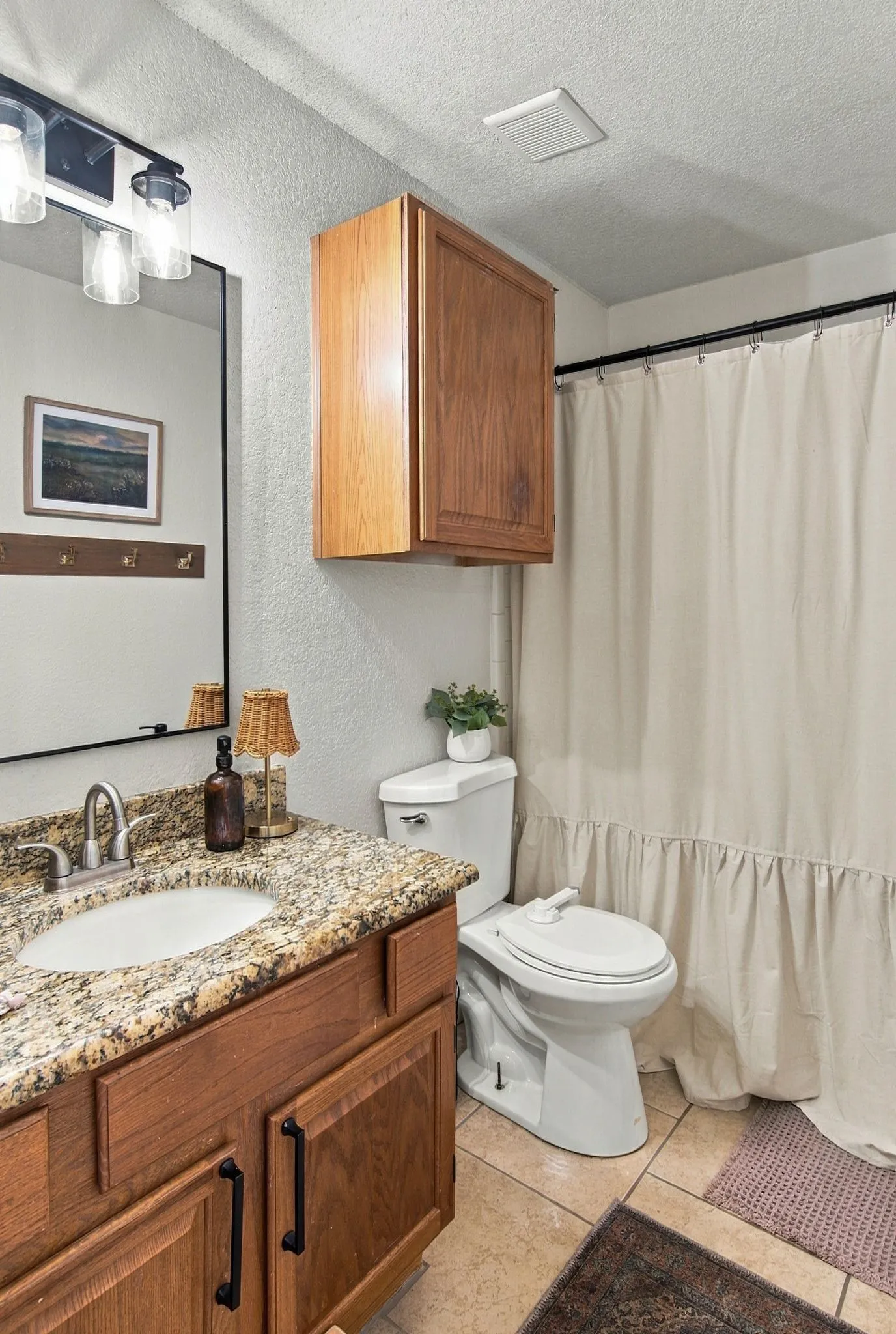 Single Family Residence For Sale in Tarrant County , 6832 Lyndale Drive, Watauga, Texas 76148, 3 Bedroom, 2 Bathroom, 2 Garage spaces, 1,807 Sqft, built in 1988, mls#21397541, Real Estate Agent in Watauga, Homes For Sale in Tarrant county, Homes For Sale in Watauga, Realtor in Watauga Texas, Real Estate Brokerage Independent Realty Texas, Luminita Cordes Realtor