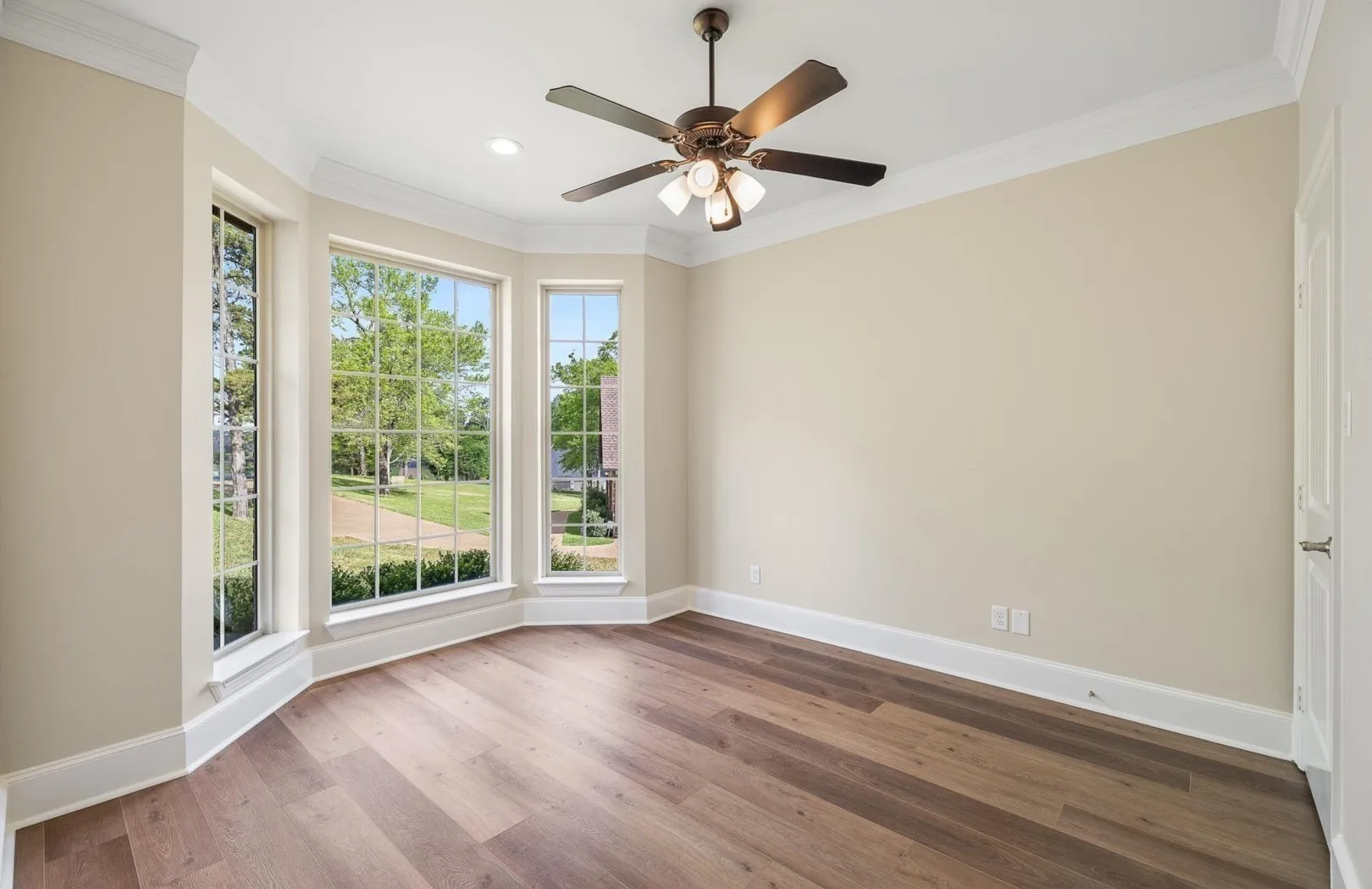 Single Family Residence For Sale in Smith County , 333 Hines Crossing, Bullard, Texas 75757, 4 Bedroom, 4 Bathroom, 3 Garage spaces, 2,827 Sqft, built in 2007, mls#21392074, Real Estate Agent in Bullard, Homes For Sale in Smith county, Homes For Sale in Bullard, Realtor in Bullard Texas, Real Estate Brokerage Independent Realty Texas, Luminita Cordes Realtor