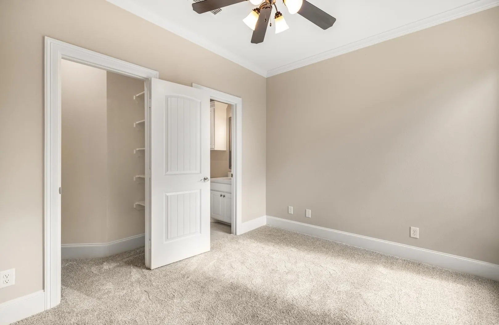 Single Family Residence For Sale in Smith County , 333 Hines Crossing, Bullard, Texas 75757, 4 Bedroom, 4 Bathroom, 3 Garage spaces, 2,827 Sqft, built in 2007, mls#21392074, Real Estate Agent in Bullard, Homes For Sale in Smith county, Homes For Sale in Bullard, Realtor in Bullard Texas, Real Estate Brokerage Independent Realty Texas, Luminita Cordes Realtor