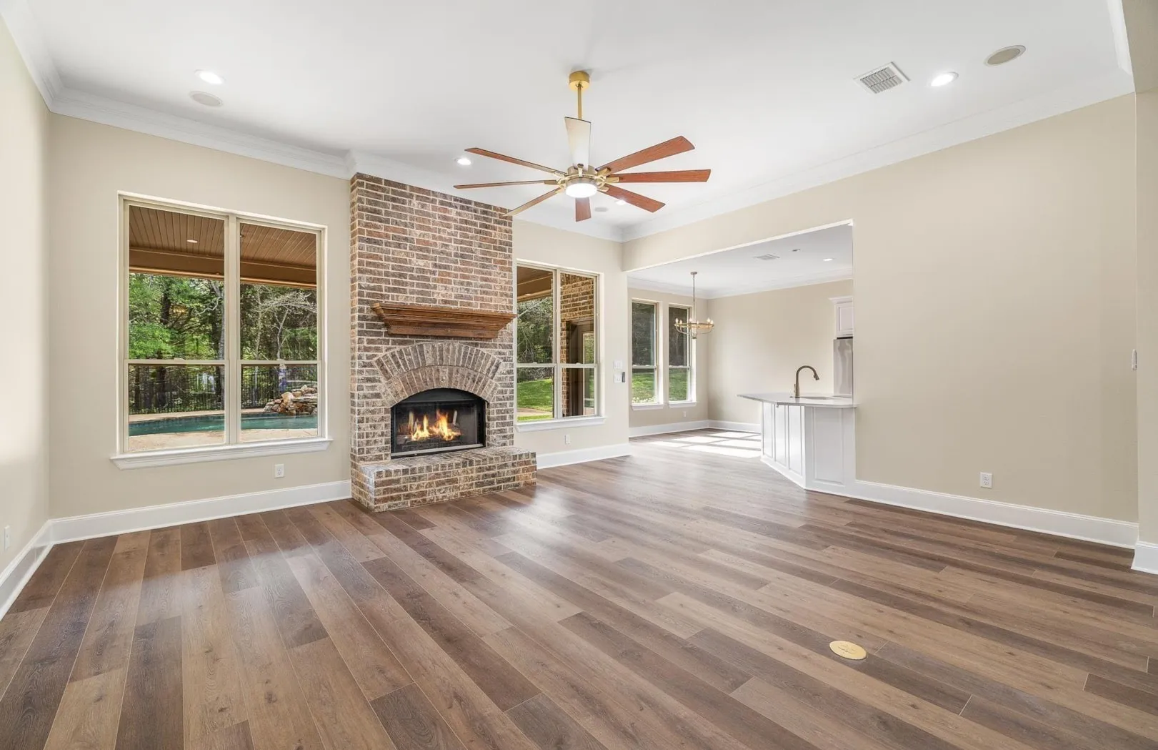 Single Family Residence For Sale in Smith County , 333 Hines Crossing, Bullard, Texas 75757, 4 Bedroom, 4 Bathroom, 3 Garage spaces, 2,827 Sqft, built in 2007, mls#21392074, Real Estate Agent in Bullard, Homes For Sale in Smith county, Homes For Sale in Bullard, Realtor in Bullard Texas, Real Estate Brokerage Independent Realty Texas, Luminita Cordes Realtor