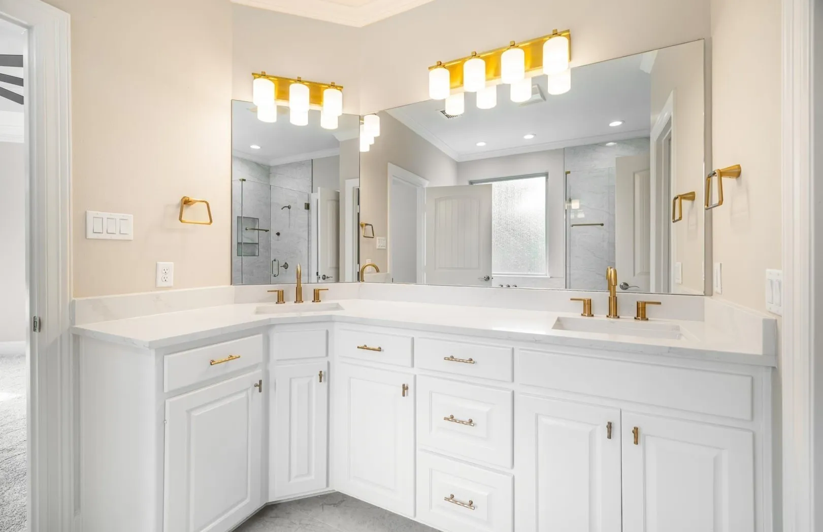 Single Family Residence For Sale in Smith County , 333 Hines Crossing, Bullard, Texas 75757, 4 Bedroom, 4 Bathroom, 3 Garage spaces, 2,827 Sqft, built in 2007, mls#21392074, Real Estate Agent in Bullard, Homes For Sale in Smith county, Homes For Sale in Bullard, Realtor in Bullard Texas, Real Estate Brokerage Independent Realty Texas, Luminita Cordes Realtor