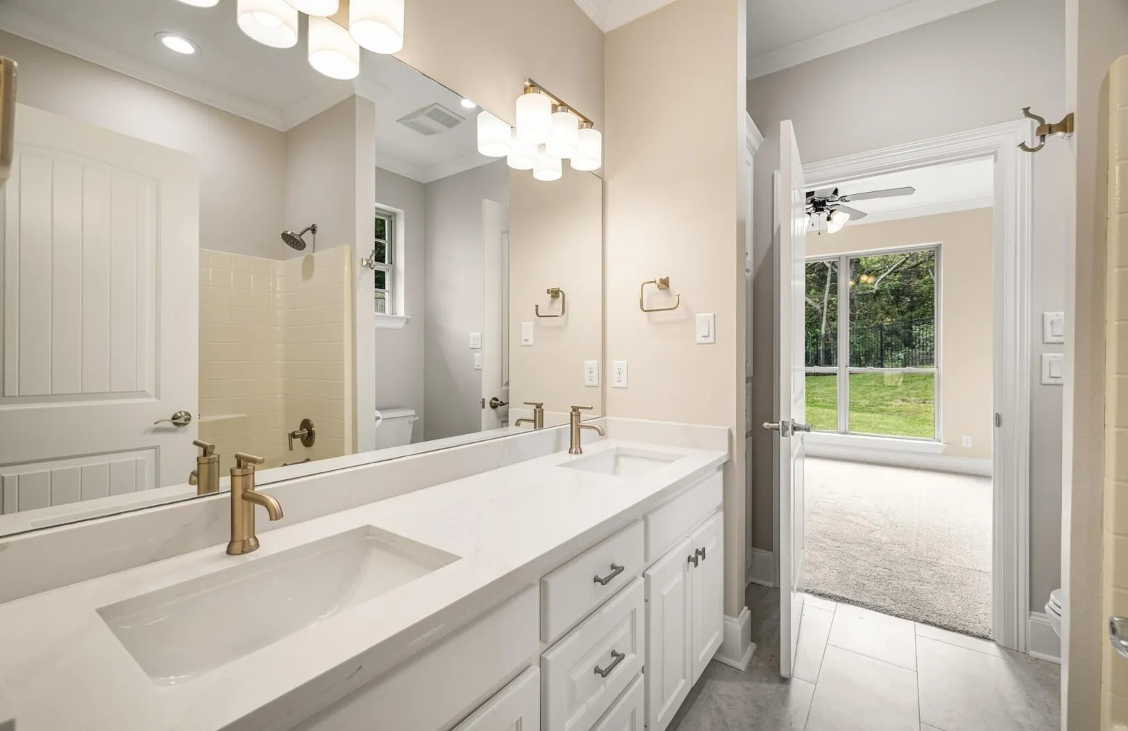 Single Family Residence For Sale in Smith County , 333 Hines Crossing, Bullard, Texas 75757, 4 Bedroom, 4 Bathroom, 3 Garage spaces, 2,827 Sqft, built in 2007, mls#21392074, Real Estate Agent in Bullard, Homes For Sale in Smith county, Homes For Sale in Bullard, Realtor in Bullard Texas, Real Estate Brokerage Independent Realty Texas, Luminita Cordes Realtor