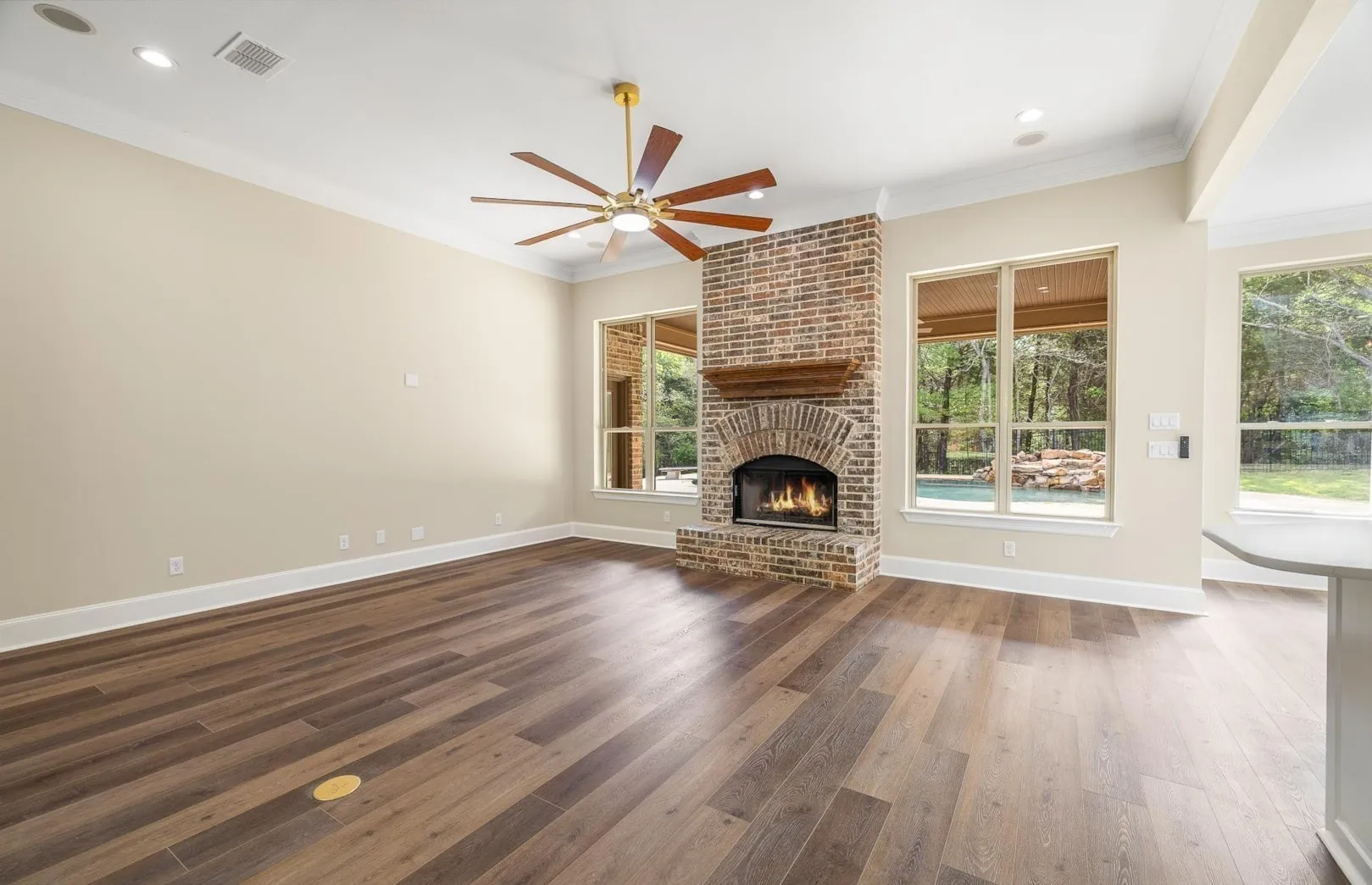 Single Family Residence For Sale in Smith County , 333 Hines Crossing, Bullard, Texas 75757, 4 Bedroom, 4 Bathroom, 3 Garage spaces, 2,827 Sqft, built in 2007, mls#21392074, Real Estate Agent in Bullard, Homes For Sale in Smith county, Homes For Sale in Bullard, Realtor in Bullard Texas, Real Estate Brokerage Independent Realty Texas, Luminita Cordes Realtor