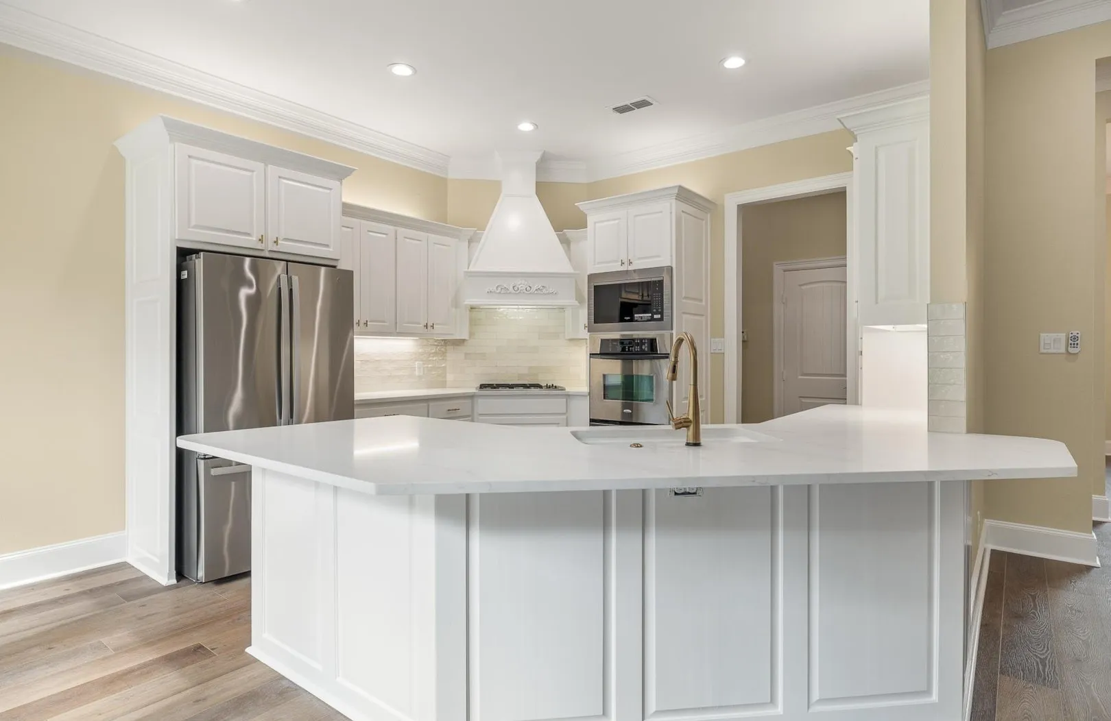 Single Family Residence For Sale in Smith County , 333 Hines Crossing, Bullard, Texas 75757, 4 Bedroom, 4 Bathroom, 3 Garage spaces, 2,827 Sqft, built in 2007, mls#21392074, Real Estate Agent in Bullard, Homes For Sale in Smith county, Homes For Sale in Bullard, Realtor in Bullard Texas, Real Estate Brokerage Independent Realty Texas, Luminita Cordes Realtor