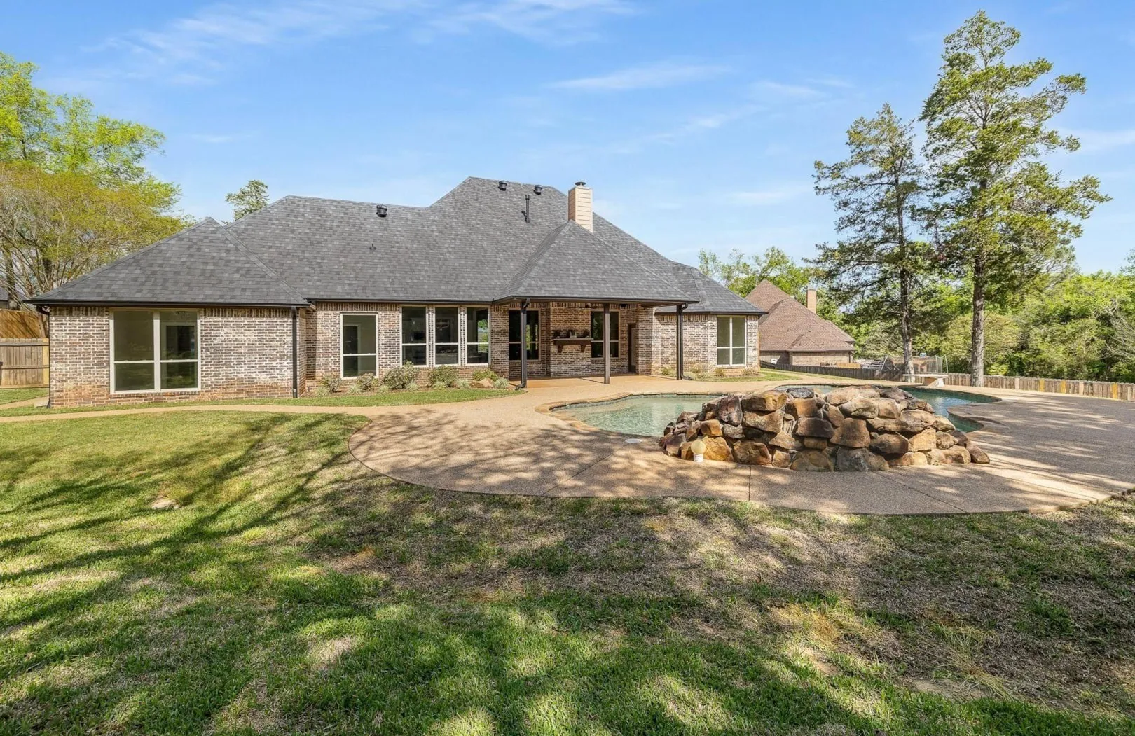 Single Family Residence For Sale in Smith County , 333 Hines Crossing, Bullard, Texas 75757, 4 Bedroom, 4 Bathroom, 3 Garage spaces, 2,827 Sqft, built in 2007, mls#21392074, Real Estate Agent in Bullard, Homes For Sale in Smith county, Homes For Sale in Bullard, Realtor in Bullard Texas, Real Estate Brokerage Independent Realty Texas, Luminita Cordes Realtor