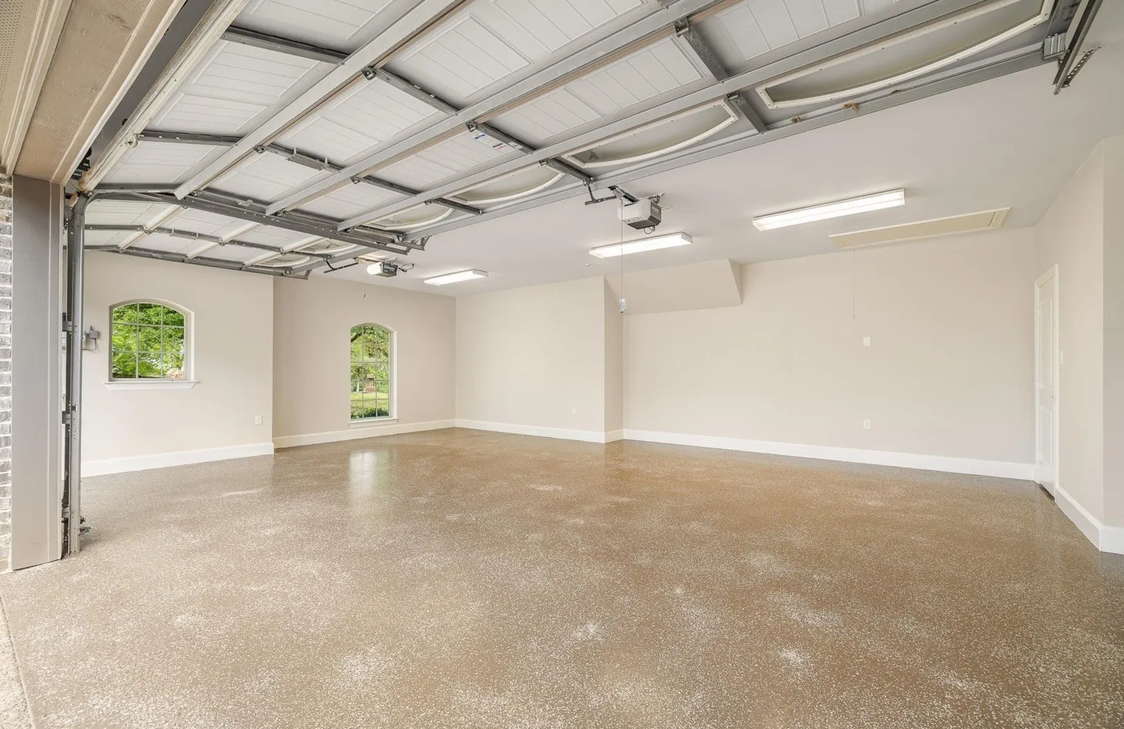 Single Family Residence For Sale in Smith County , 333 Hines Crossing, Bullard, Texas 75757, 4 Bedroom, 4 Bathroom, 3 Garage spaces, 2,827 Sqft, built in 2007, mls#21392074, Real Estate Agent in Bullard, Homes For Sale in Smith county, Homes For Sale in Bullard, Realtor in Bullard Texas, Real Estate Brokerage Independent Realty Texas, Luminita Cordes Realtor