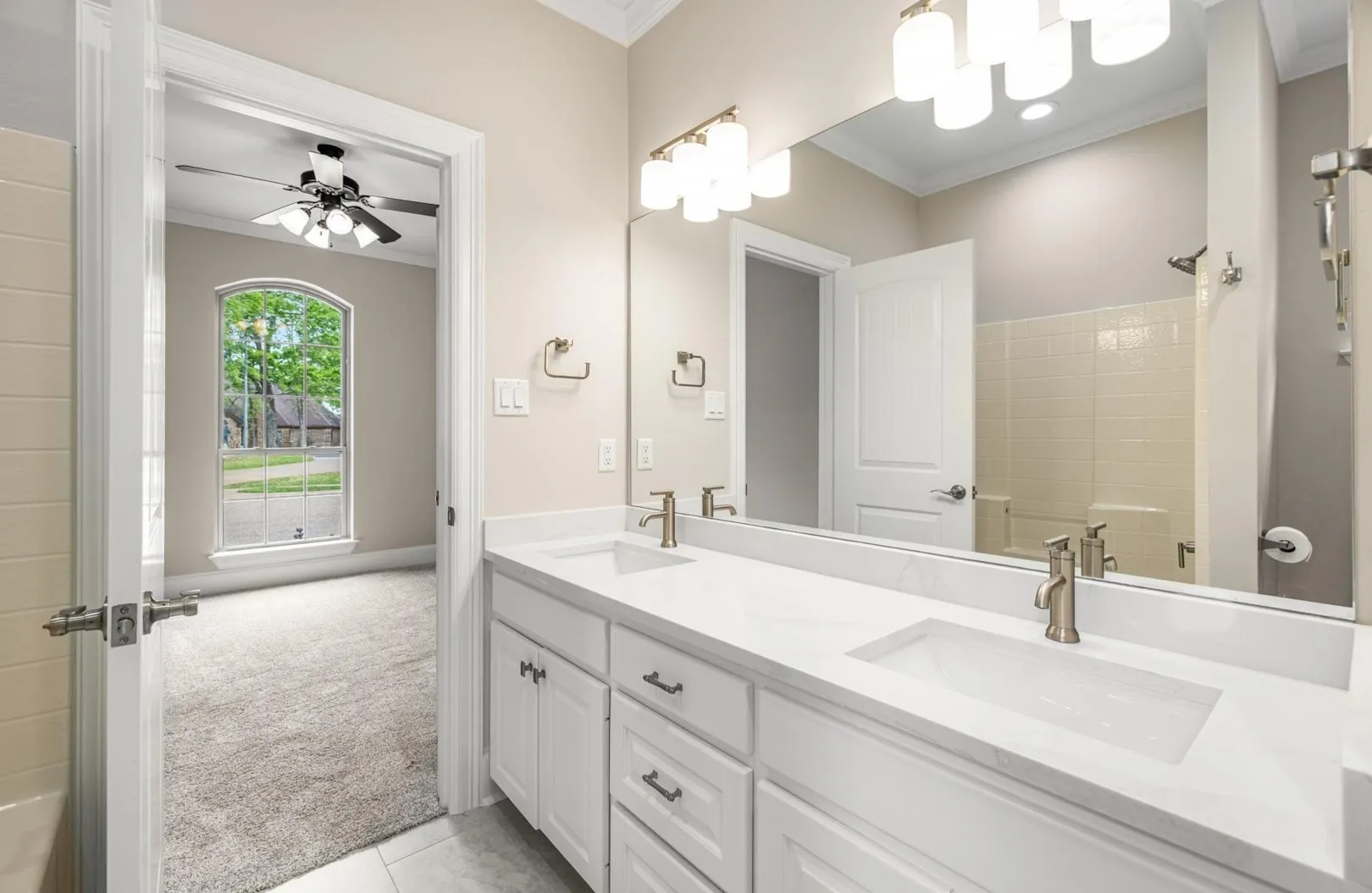 Single Family Residence For Sale in Smith County , 333 Hines Crossing, Bullard, Texas 75757, 4 Bedroom, 4 Bathroom, 3 Garage spaces, 2,827 Sqft, built in 2007, mls#21392074, Real Estate Agent in Bullard, Homes For Sale in Smith county, Homes For Sale in Bullard, Realtor in Bullard Texas, Real Estate Brokerage Independent Realty Texas, Luminita Cordes Realtor