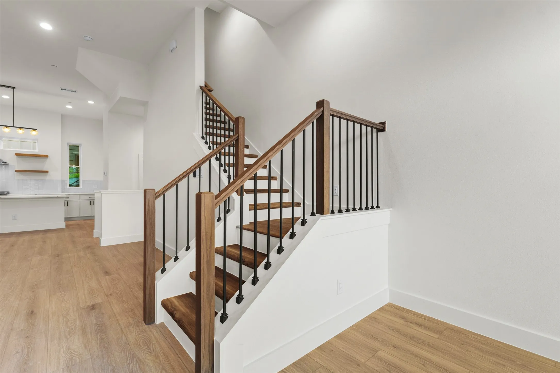 Townhouse For Sale in Dallas County , 2203 Hondo Avenue 305, Dallas, Texas 75219, 3 Bedroom, 4 Bathroom, 2 Garage spaces, 2,440 Sqft, built in 2025, mls#21394998, Real Estate Agent in Dallas, Homes For Sale in Dallas county, Homes For Sale in Dallas, Realtor in Dallas Texas, Real Estate Brokerage Independent Realty Texas, Luminita Cordes Realtor
