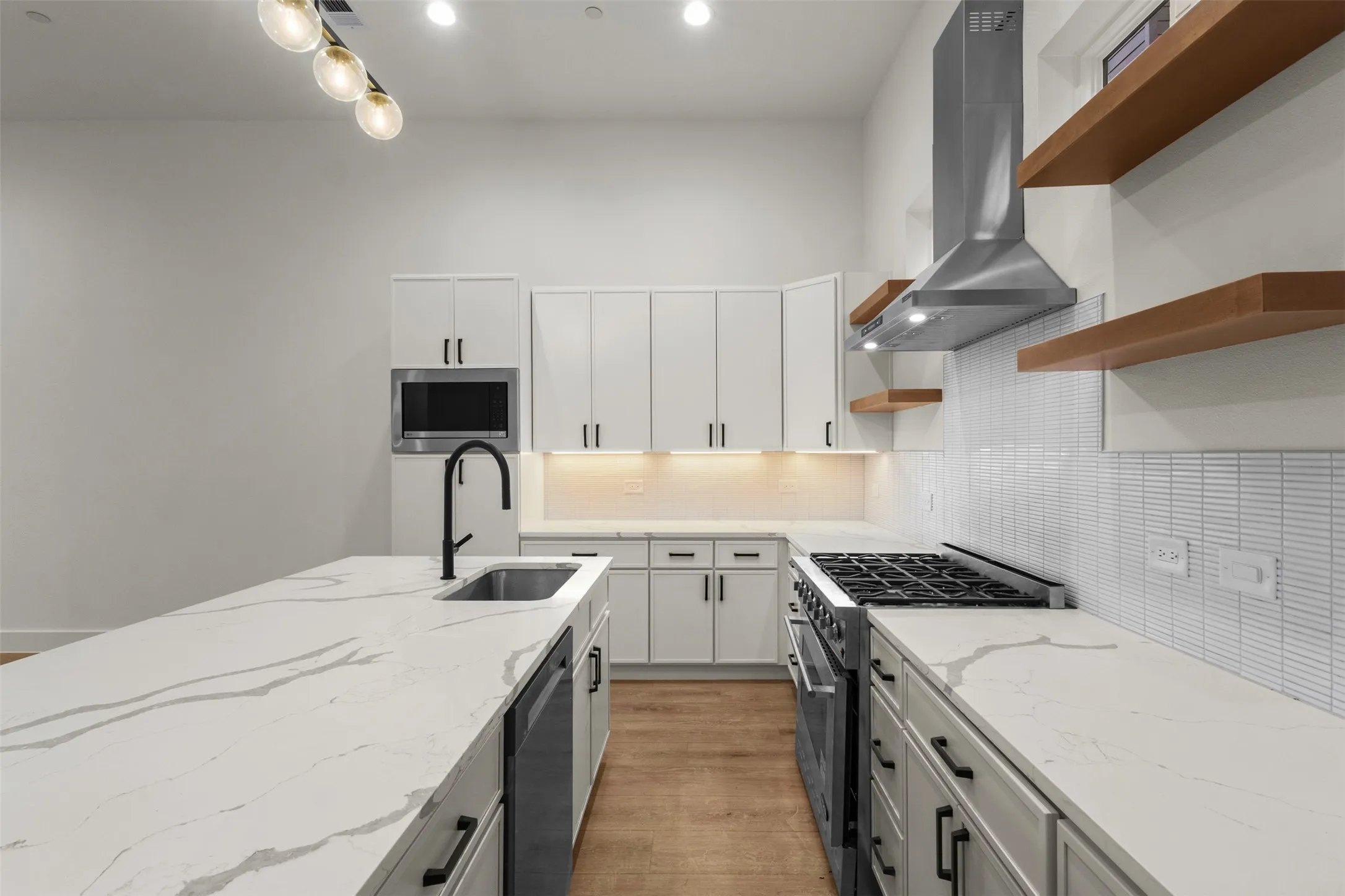 Townhouse For Sale in Dallas County , 2203 Hondo Avenue 305, Dallas, Texas 75219, 3 Bedroom, 4 Bathroom, 2 Garage spaces, 2,440 Sqft, built in 2025, mls#21394998, Real Estate Agent in Dallas, Homes For Sale in Dallas county, Homes For Sale in Dallas, Realtor in Dallas Texas, Real Estate Brokerage Independent Realty Texas, Luminita Cordes Realtor