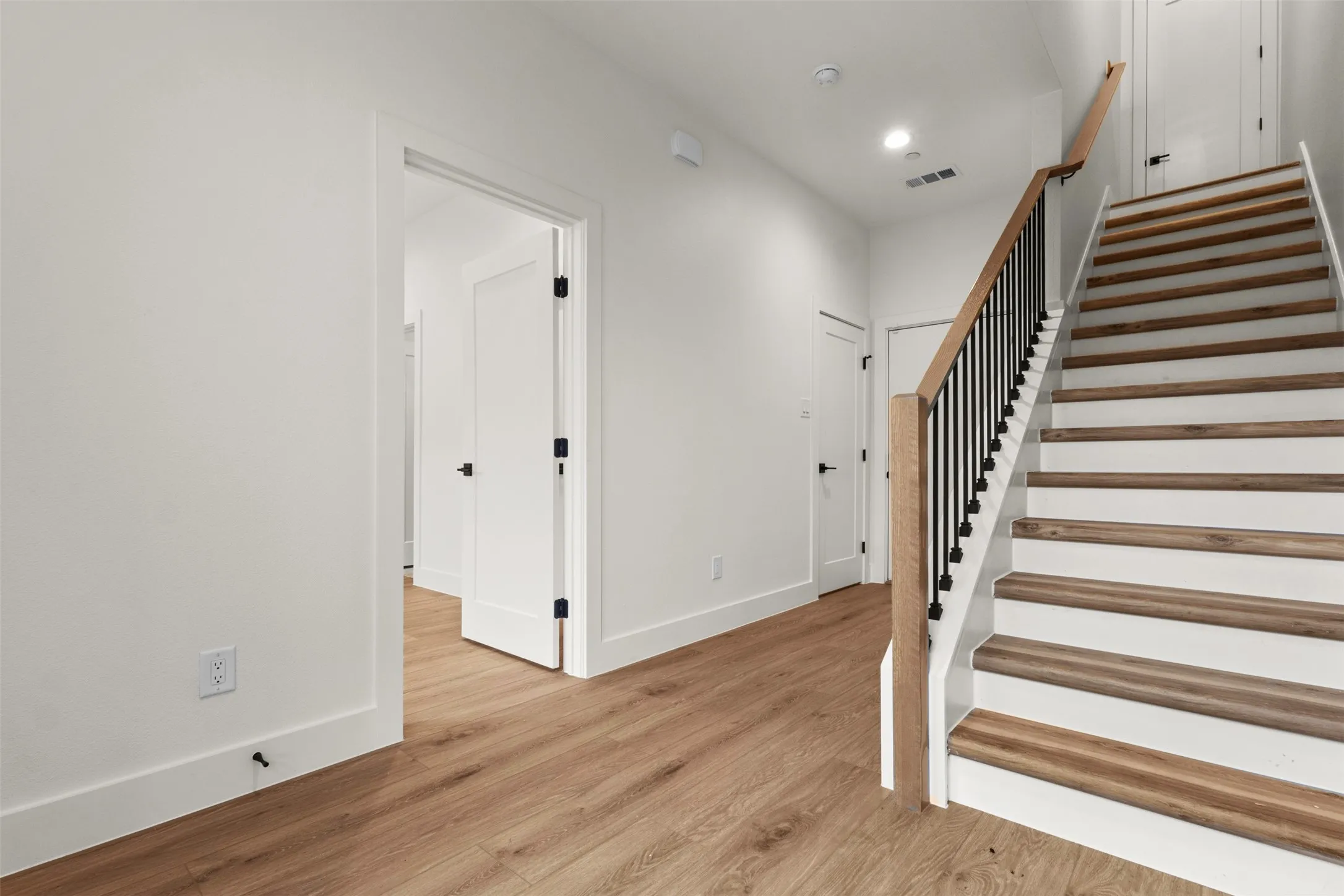 Townhouse For Sale in Dallas County , 2203 Hondo Avenue 305, Dallas, Texas 75219, 3 Bedroom, 4 Bathroom, 2 Garage spaces, 2,440 Sqft, built in 2025, mls#21394998, Real Estate Agent in Dallas, Homes For Sale in Dallas county, Homes For Sale in Dallas, Realtor in Dallas Texas, Real Estate Brokerage Independent Realty Texas, Luminita Cordes Realtor