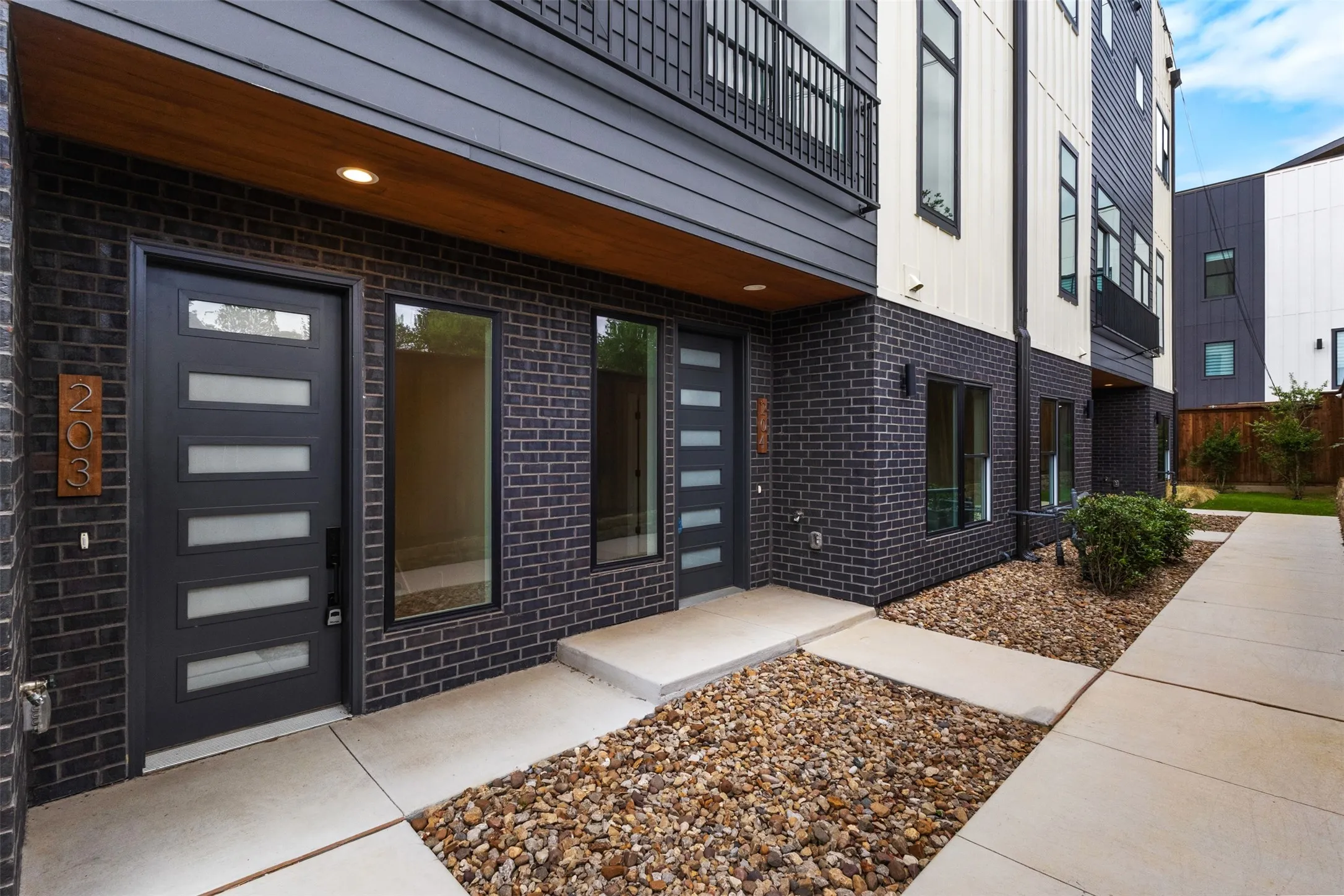 Townhouse For Sale in Dallas County , 2203 Hondo Avenue 305, Dallas, Texas 75219, 3 Bedroom, 4 Bathroom, 2 Garage spaces, 2,440 Sqft, built in 2025, mls#21394998, Real Estate Agent in Dallas, Homes For Sale in Dallas county, Homes For Sale in Dallas, Realtor in Dallas Texas, Real Estate Brokerage Independent Realty Texas, Luminita Cordes Realtor