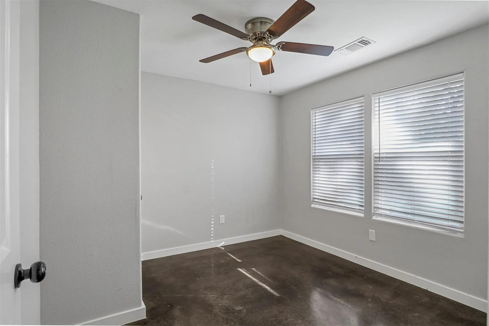 Duplex For Rent in Grayson County , 410 S Mirick Avenue 414, Denison, Texas 75020, 3 Bedroom, 2 Bathroom, Garage spaces, 1,100 Sqft, built in 2021, mls#21397561, Real Estate Agent in Denison, Homes For Rent in Grayson county, Homes For Rent in Denison, Realtor in Denison Texas, Real Estate Brokerage Independent Realty Texas, Luminita Cordes Realtor