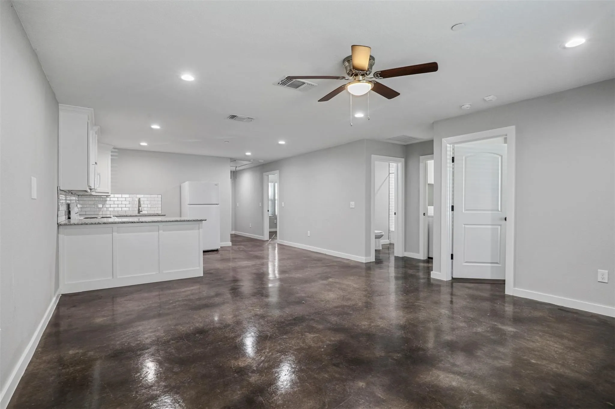 Duplex For Rent in Grayson County , 410 S Mirick Avenue 414, Denison, Texas 75020, 3 Bedroom, 2 Bathroom, Garage spaces, 1,100 Sqft, built in 2021, mls#21397561, Real Estate Agent in Denison, Homes For Rent in Grayson county, Homes For Rent in Denison, Realtor in Denison Texas, Real Estate Brokerage Independent Realty Texas, Luminita Cordes Realtor