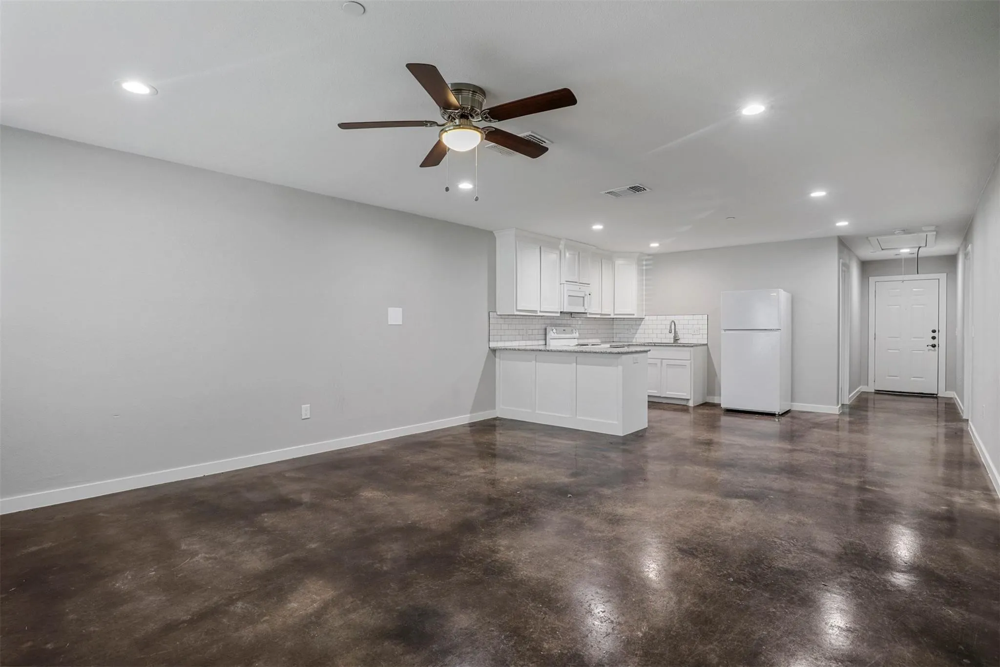 Duplex For Rent in Grayson County , 410 S Mirick Avenue 414, Denison, Texas 75020, 3 Bedroom, 2 Bathroom, Garage spaces, 1,100 Sqft, built in 2021, mls#21397561, Real Estate Agent in Denison, Homes For Rent in Grayson county, Homes For Rent in Denison, Realtor in Denison Texas, Real Estate Brokerage Independent Realty Texas, Luminita Cordes Realtor