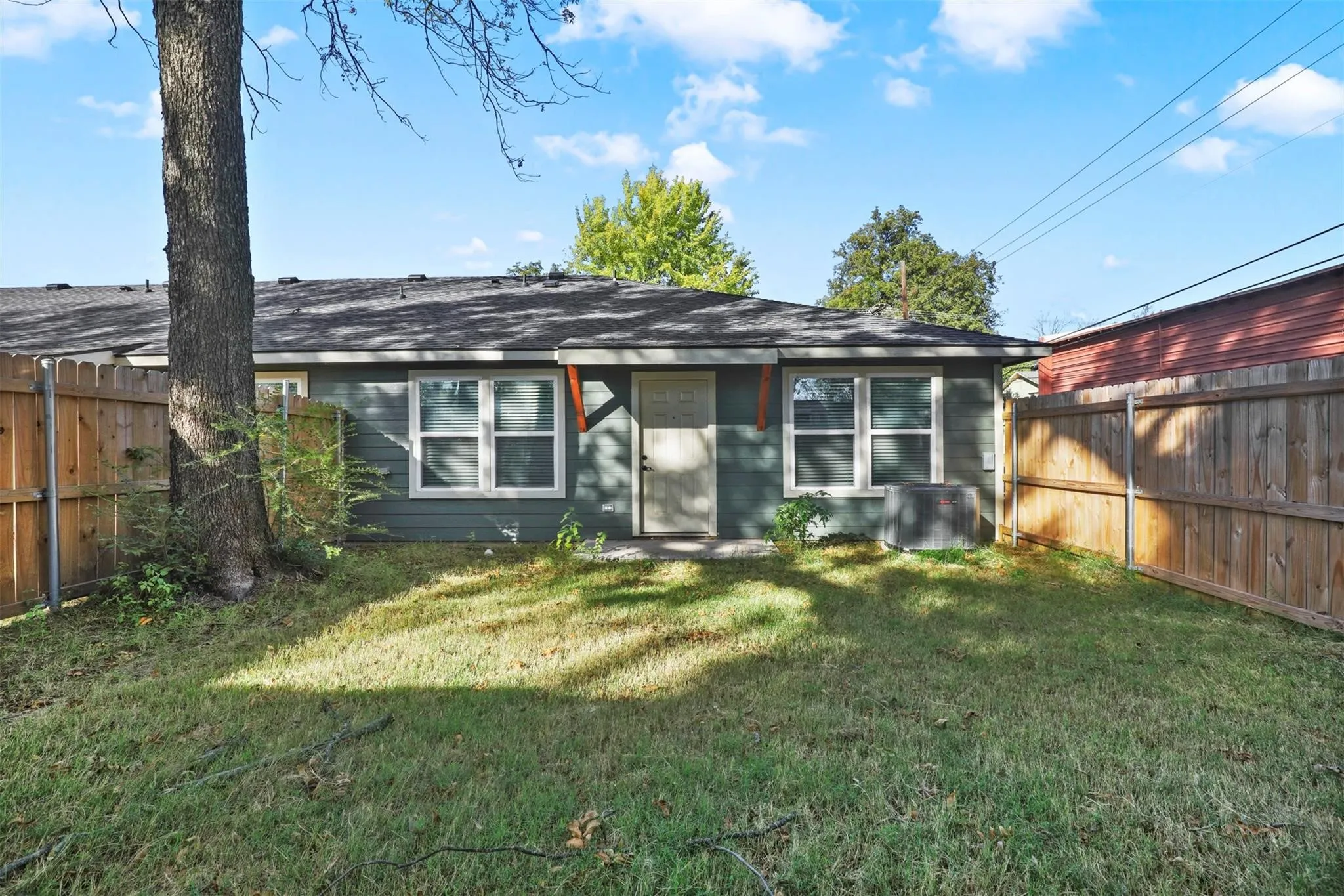Duplex For Rent in Grayson County , 410 S Mirick Avenue 414, Denison, Texas 75020, 3 Bedroom, 2 Bathroom, Garage spaces, 1,100 Sqft, built in 2021, mls#21397561, Real Estate Agent in Denison, Homes For Rent in Grayson county, Homes For Rent in Denison, Realtor in Denison Texas, Real Estate Brokerage Independent Realty Texas, Luminita Cordes Realtor