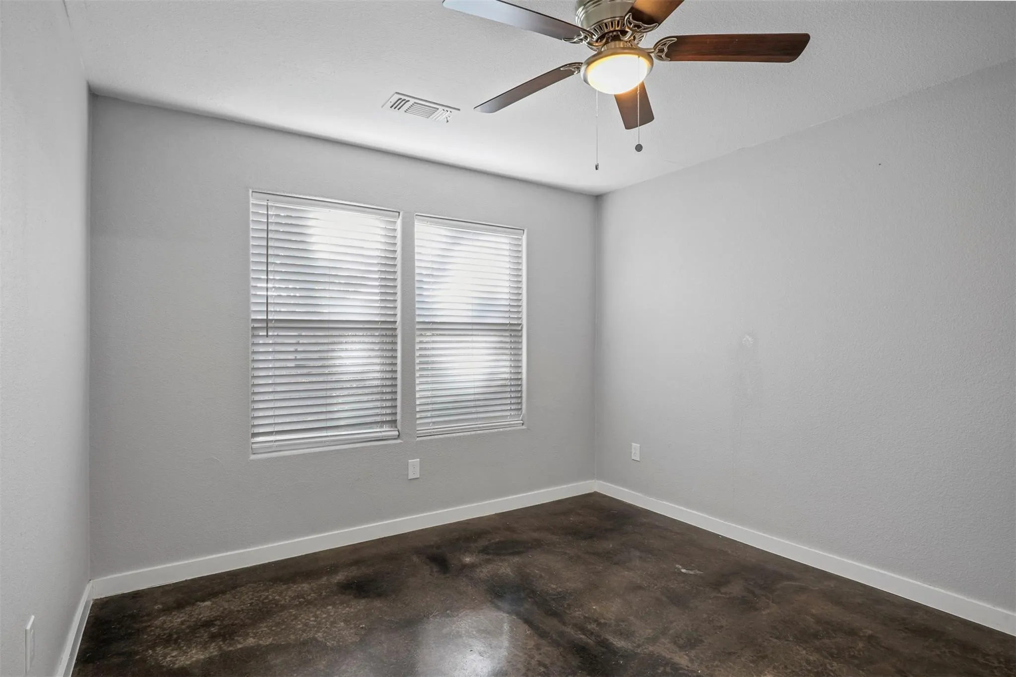 Duplex For Rent in Grayson County , 410 S Mirick Avenue 414, Denison, Texas 75020, 3 Bedroom, 2 Bathroom, Garage spaces, 1,100 Sqft, built in 2021, mls#21397561, Real Estate Agent in Denison, Homes For Rent in Grayson county, Homes For Rent in Denison, Realtor in Denison Texas, Real Estate Brokerage Independent Realty Texas, Luminita Cordes Realtor