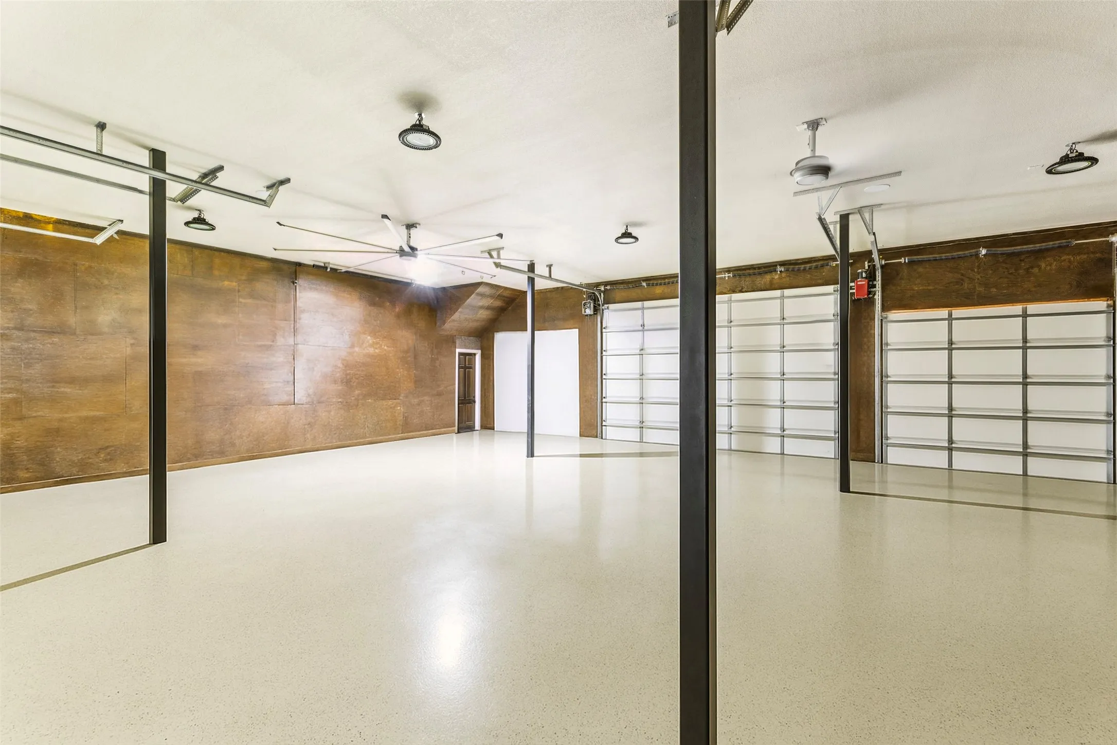 Single Family Residence For Sale in Palo Pinto County , 1091 Hill Country Court, Graford, Texas 76449, 8 Bedroom, 10 Bathroom, 8 Garage spaces, 10,824 Sqft, built in 1997, mls#21396480, Real Estate Agent in Graford, Homes For Sale in Palo Pinto county, Homes For Sale in Graford, Realtor in Graford Texas, Real Estate Brokerage Independent Realty Texas, Luminita Cordes Realtor