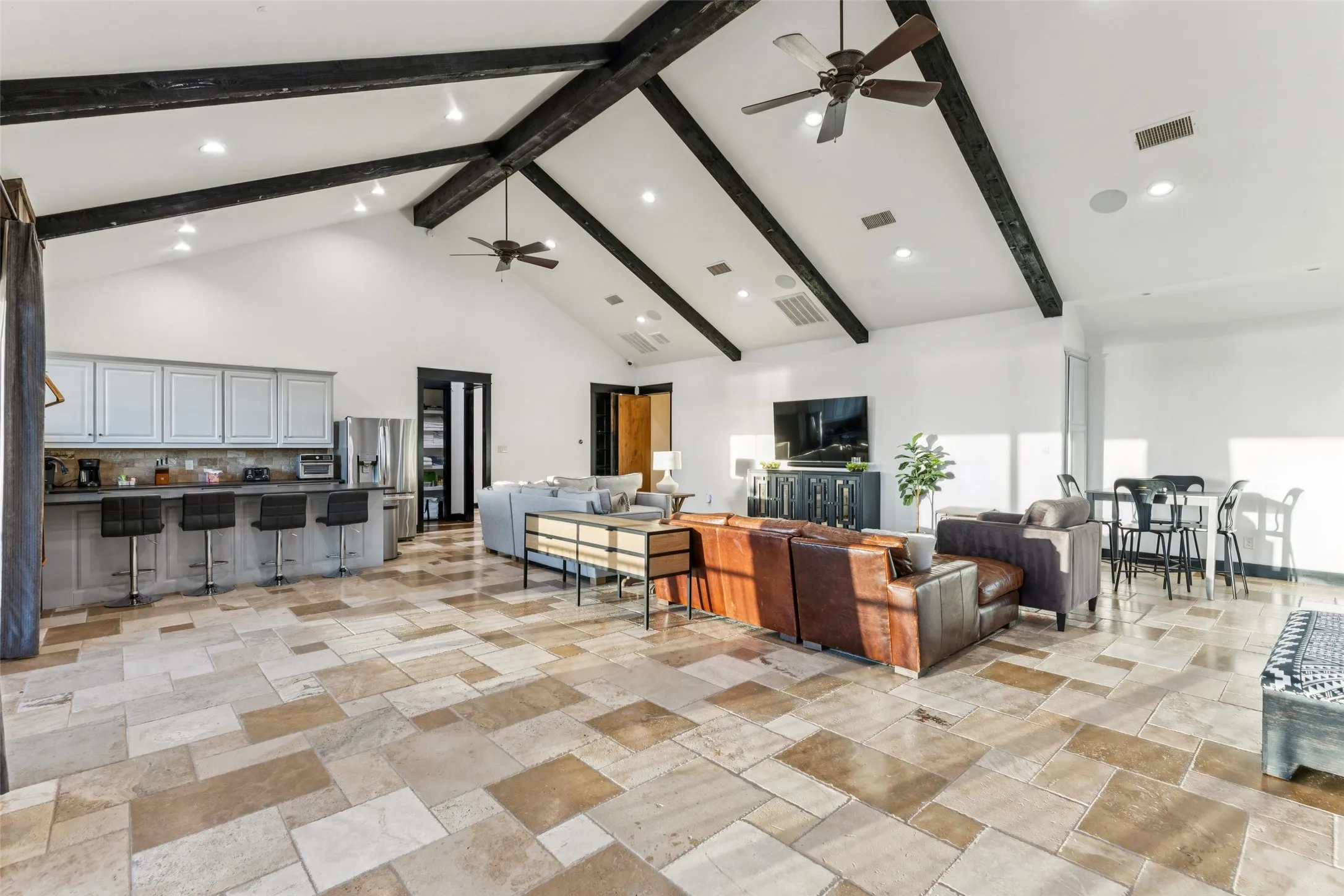 Single Family Residence For Sale in Palo Pinto County , 1091 Hill Country Court, Graford, Texas 76449, 8 Bedroom, 10 Bathroom, 8 Garage spaces, 10,824 Sqft, built in 1997, mls#21396480, Real Estate Agent in Graford, Homes For Sale in Palo Pinto county, Homes For Sale in Graford, Realtor in Graford Texas, Real Estate Brokerage Independent Realty Texas, Luminita Cordes Realtor