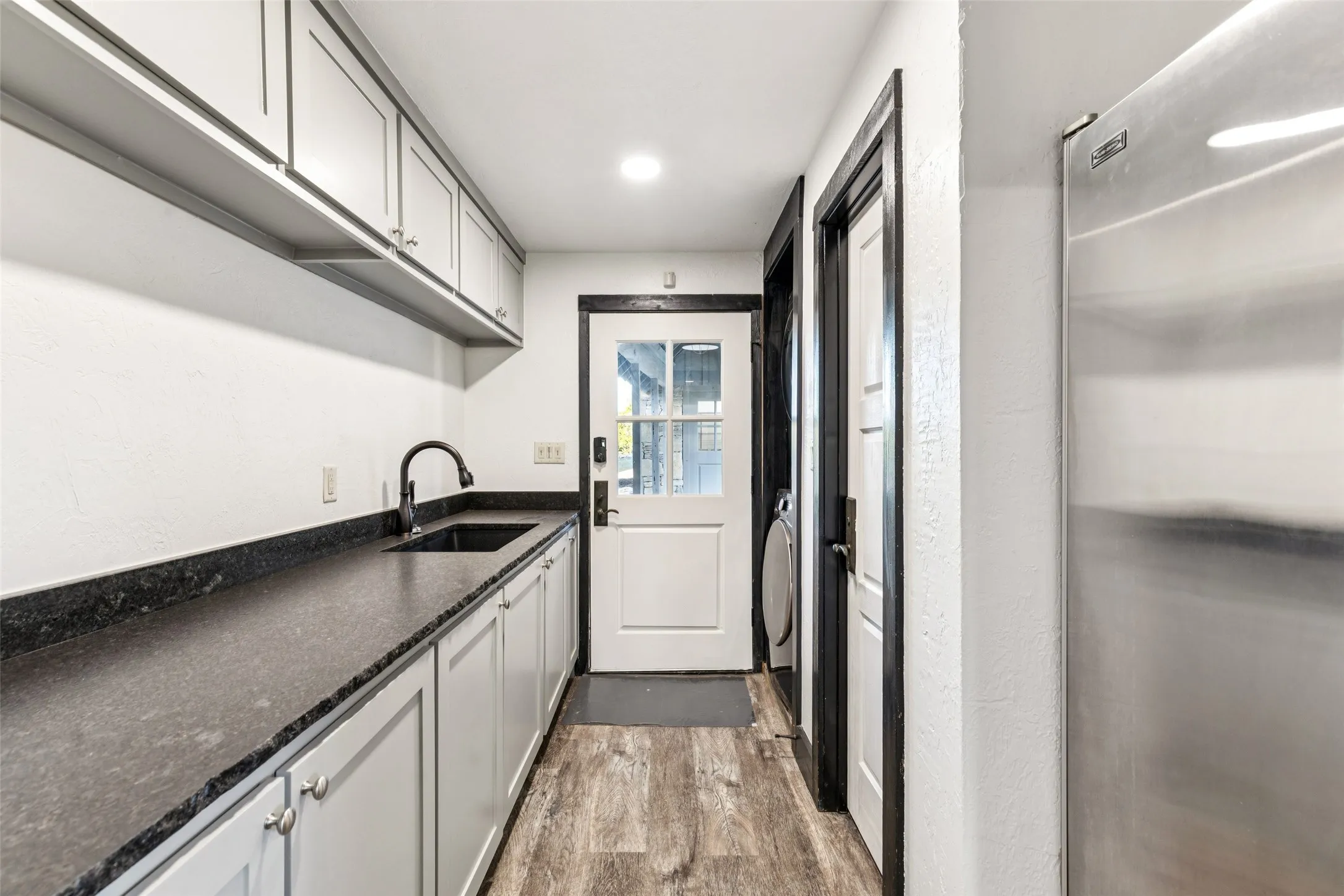 Single Family Residence For Sale in Palo Pinto County , 1091 Hill Country Court, Graford, Texas 76449, 8 Bedroom, 10 Bathroom, 8 Garage spaces, 10,824 Sqft, built in 1997, mls#21396480, Real Estate Agent in Graford, Homes For Sale in Palo Pinto county, Homes For Sale in Graford, Realtor in Graford Texas, Real Estate Brokerage Independent Realty Texas, Luminita Cordes Realtor