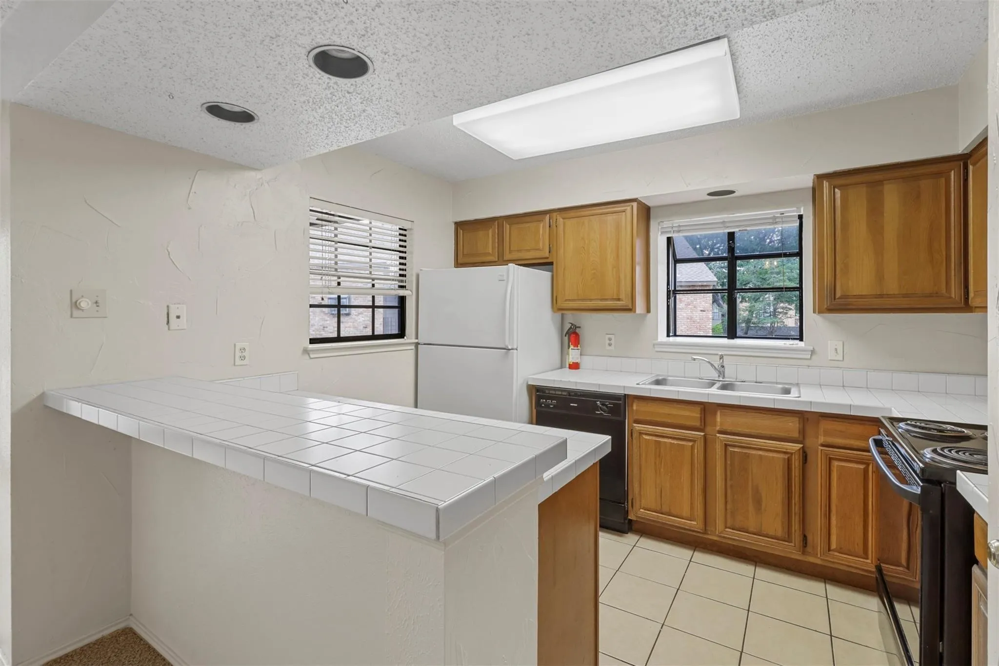 Condominium For Rent in Dallas County , 15221 Berry Trail 108, Dallas, Texas 75248, 1 Bedroom, 1 Bathroom, Garage spaces, 750 Sqft, built in 1981, mls#21397586, Real Estate Agent in Dallas, Homes For Rent in Dallas county, Homes For Rent in Dallas, Realtor in Dallas Texas, Real Estate Brokerage Independent Realty Texas, Luminita Cordes Realtor