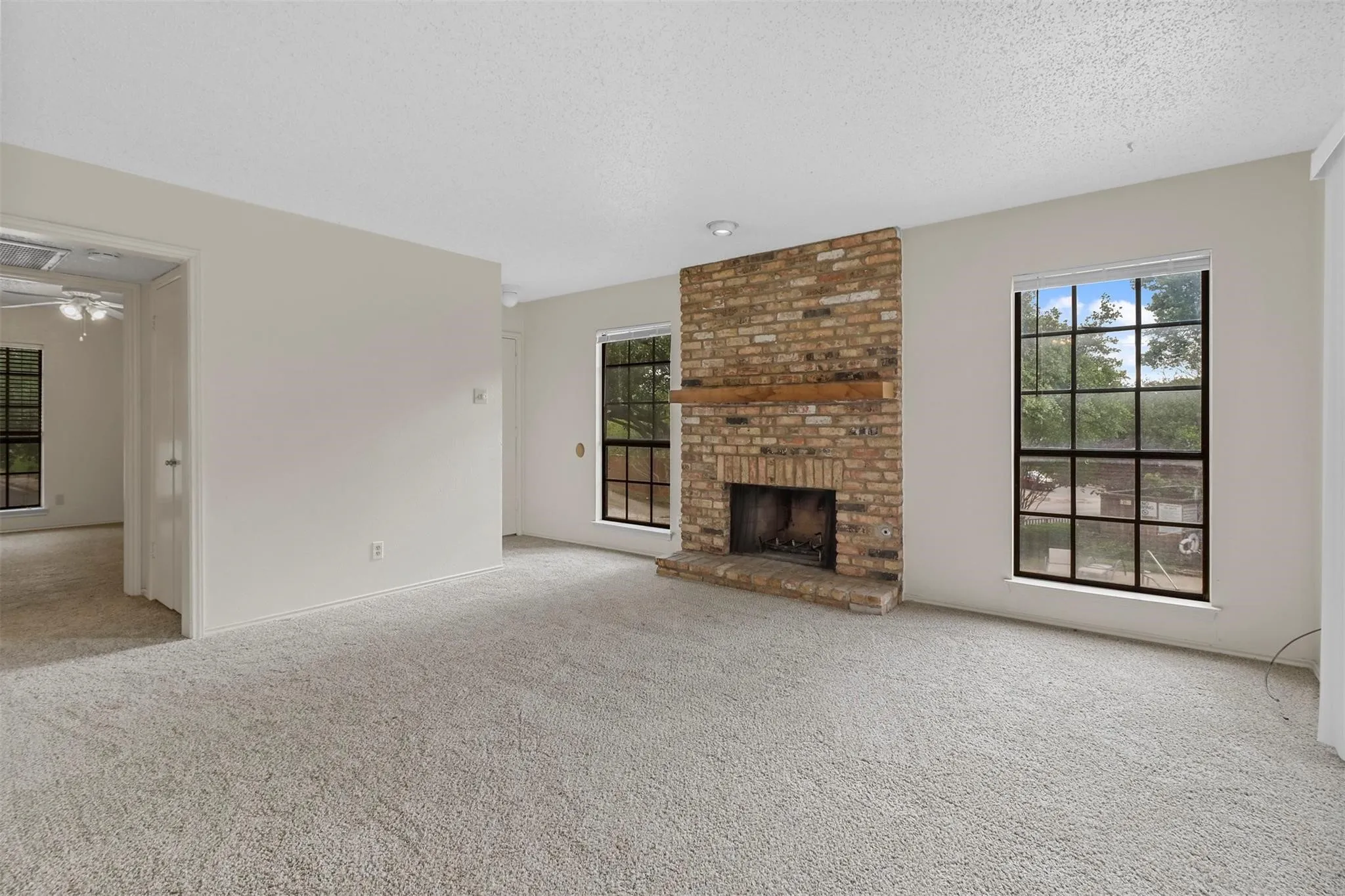 Condominium For Rent in Dallas County , 15221 Berry Trail 108, Dallas, Texas 75248, 1 Bedroom, 1 Bathroom, Garage spaces, 750 Sqft, built in 1981, mls#21397586, Real Estate Agent in Dallas, Homes For Rent in Dallas county, Homes For Rent in Dallas, Realtor in Dallas Texas, Real Estate Brokerage Independent Realty Texas, Luminita Cordes Realtor