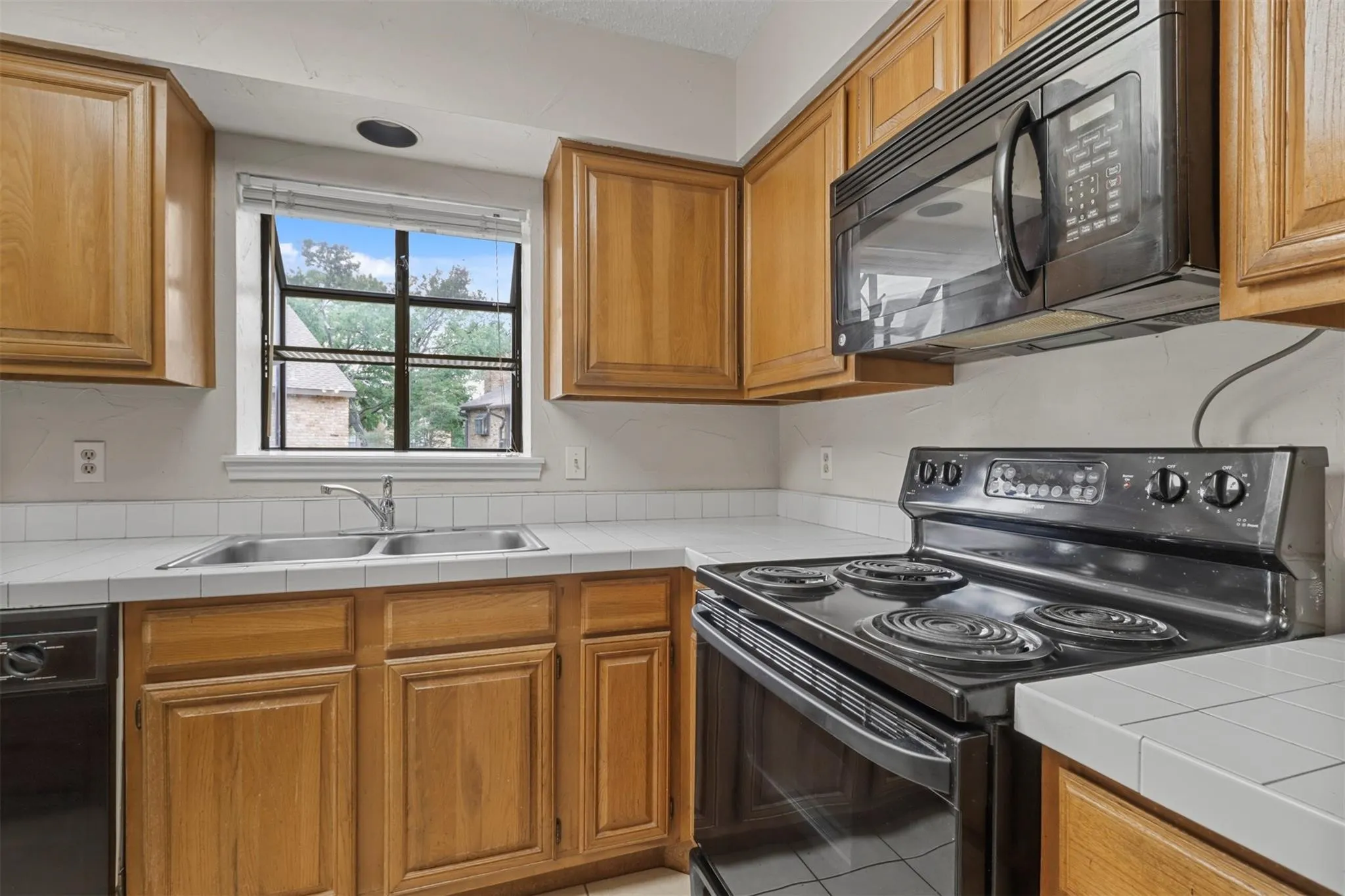 Condominium For Rent in Dallas County , 15221 Berry Trail 108, Dallas, Texas 75248, 1 Bedroom, 1 Bathroom, Garage spaces, 750 Sqft, built in 1981, mls#21397586, Real Estate Agent in Dallas, Homes For Rent in Dallas county, Homes For Rent in Dallas, Realtor in Dallas Texas, Real Estate Brokerage Independent Realty Texas, Luminita Cordes Realtor