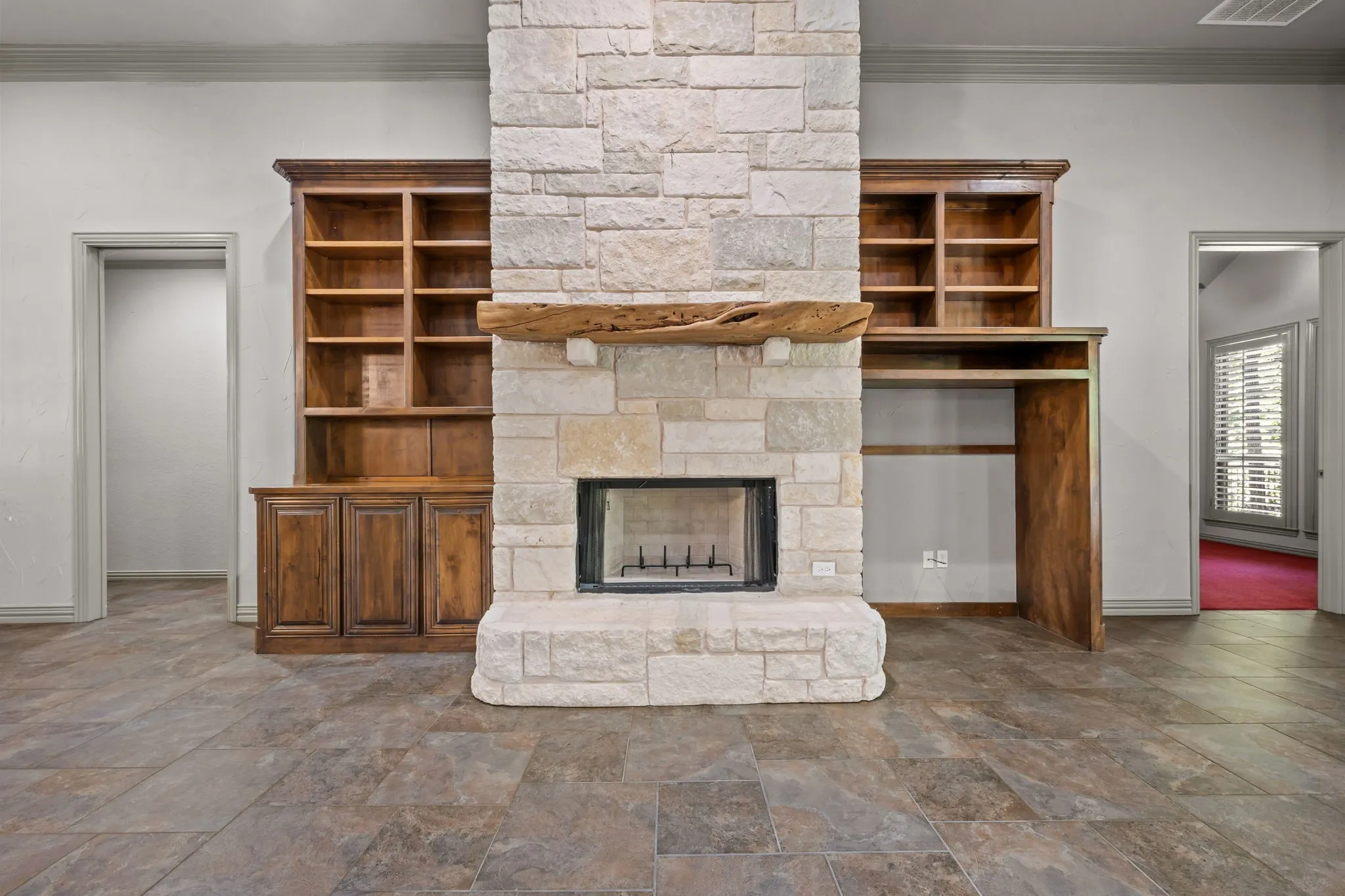Single Family Residence For Sale in Hood County , 6318 Sonora Drive, Granbury, Texas 76049, 3 Bedroom, 3 Bathroom, 3 Garage spaces, 2,921 Sqft, built in 2006, mls#21397488, Real Estate Agent in Granbury, Homes For Sale in Hood county, Homes For Sale in Granbury, Realtor in Granbury Texas, Real Estate Brokerage Independent Realty Texas, Luminita Cordes Realtor